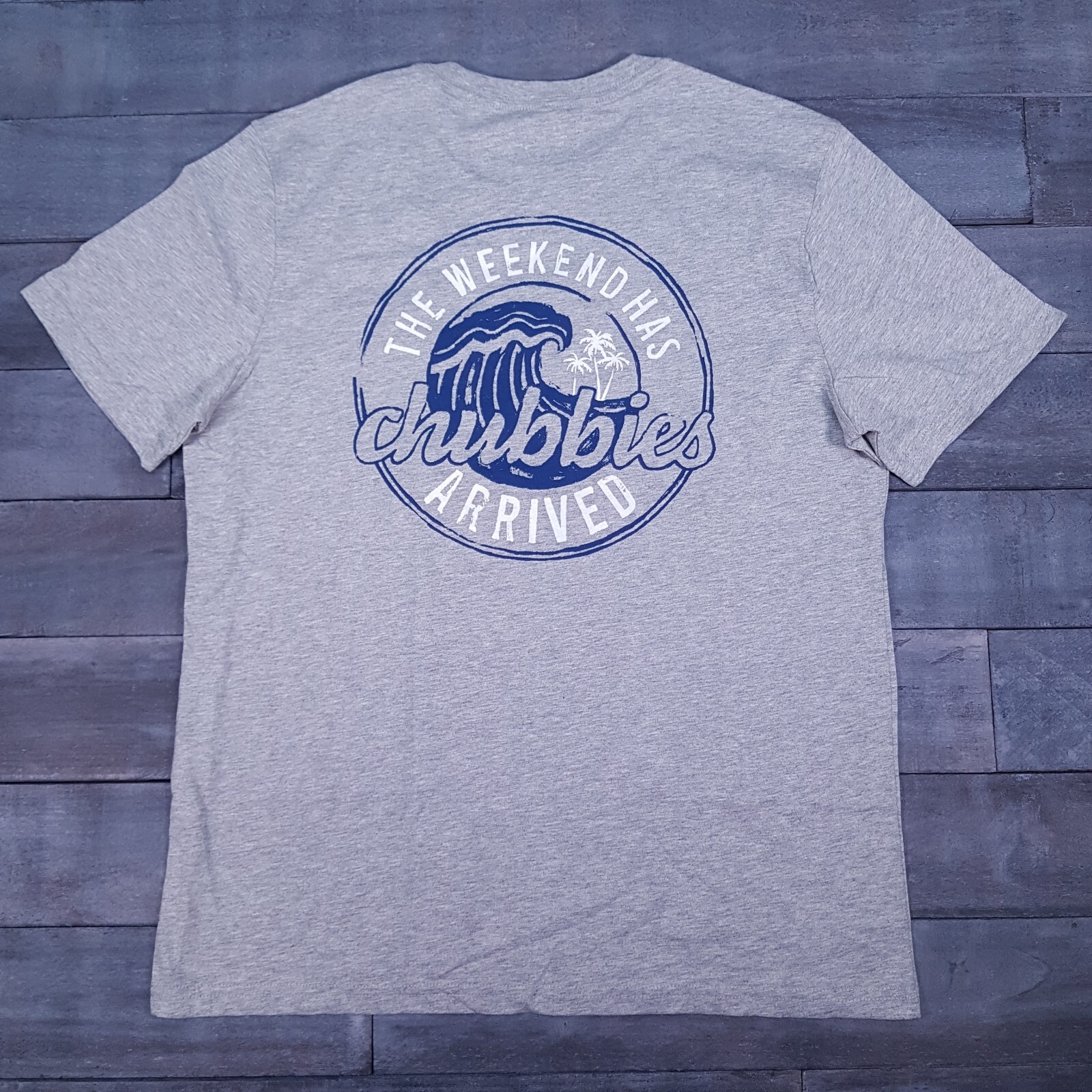 CHUBBIES The Weekend Has Arrived The Necessitee T Shirt Mens Size MEDIUM Grey