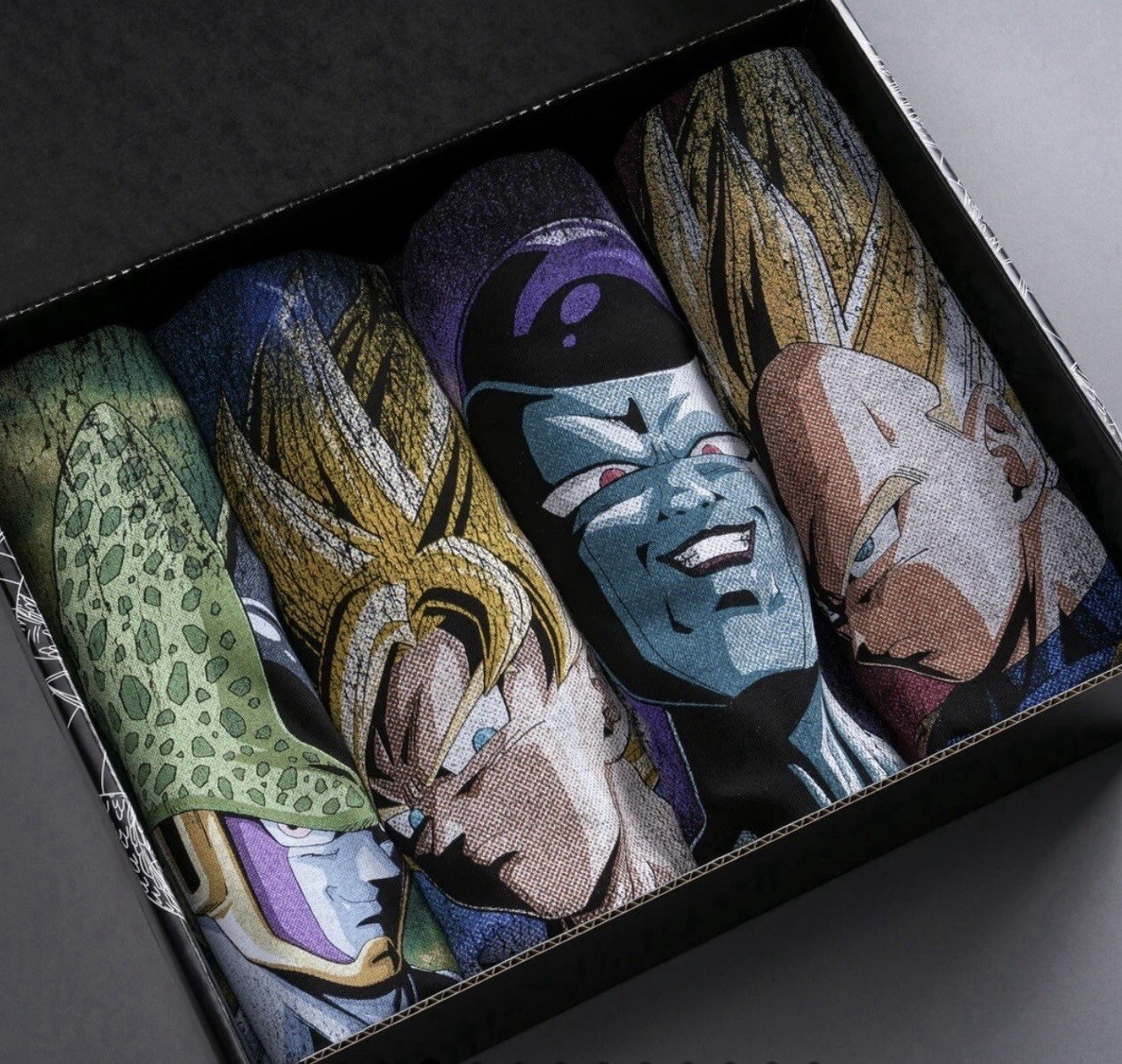 DARC SPORT X DBZ BOX. MEDIUM OVERSIZED