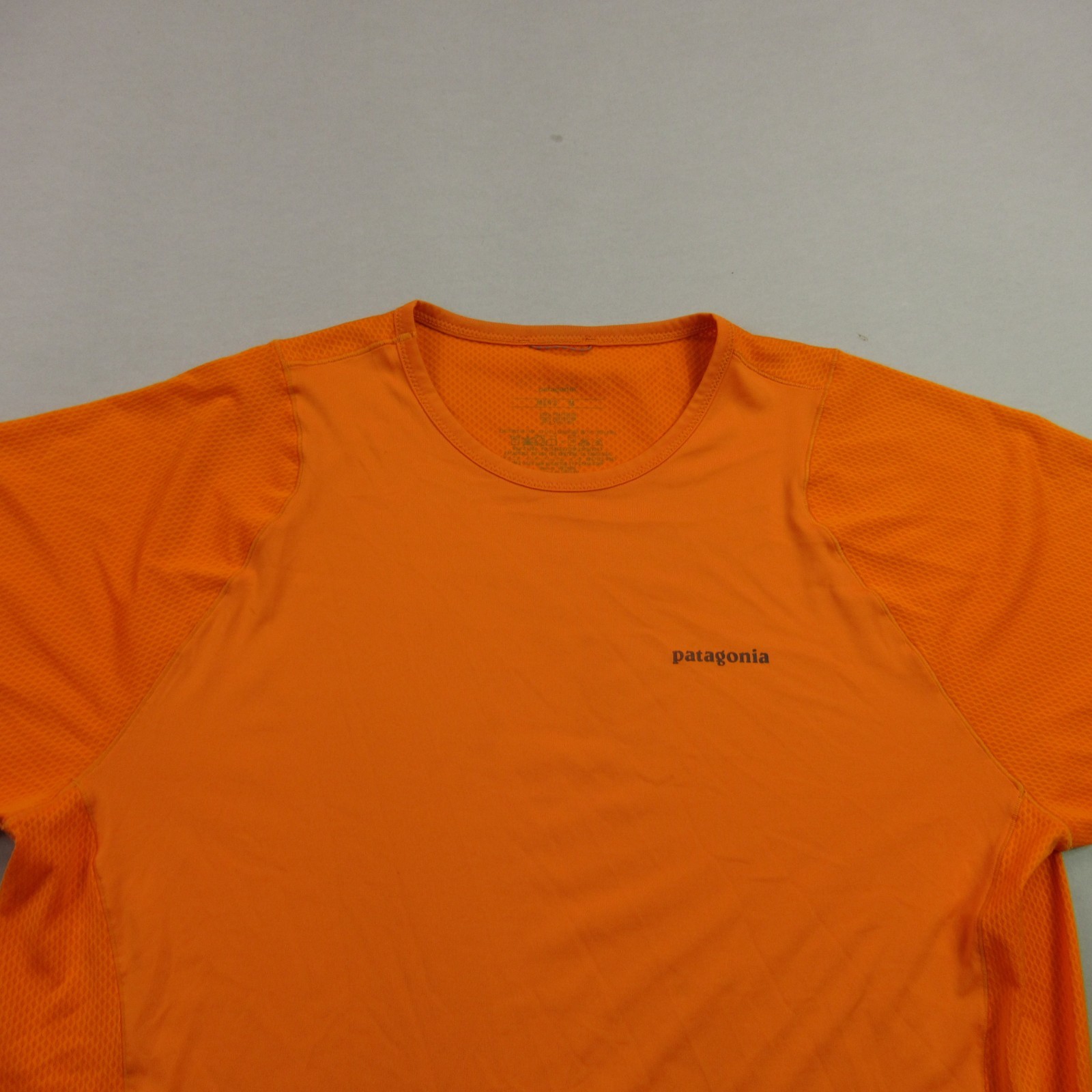 Patagonia Shirt Mens Medium Orange Short Sleeve Crew Neck Lightweight Stretch