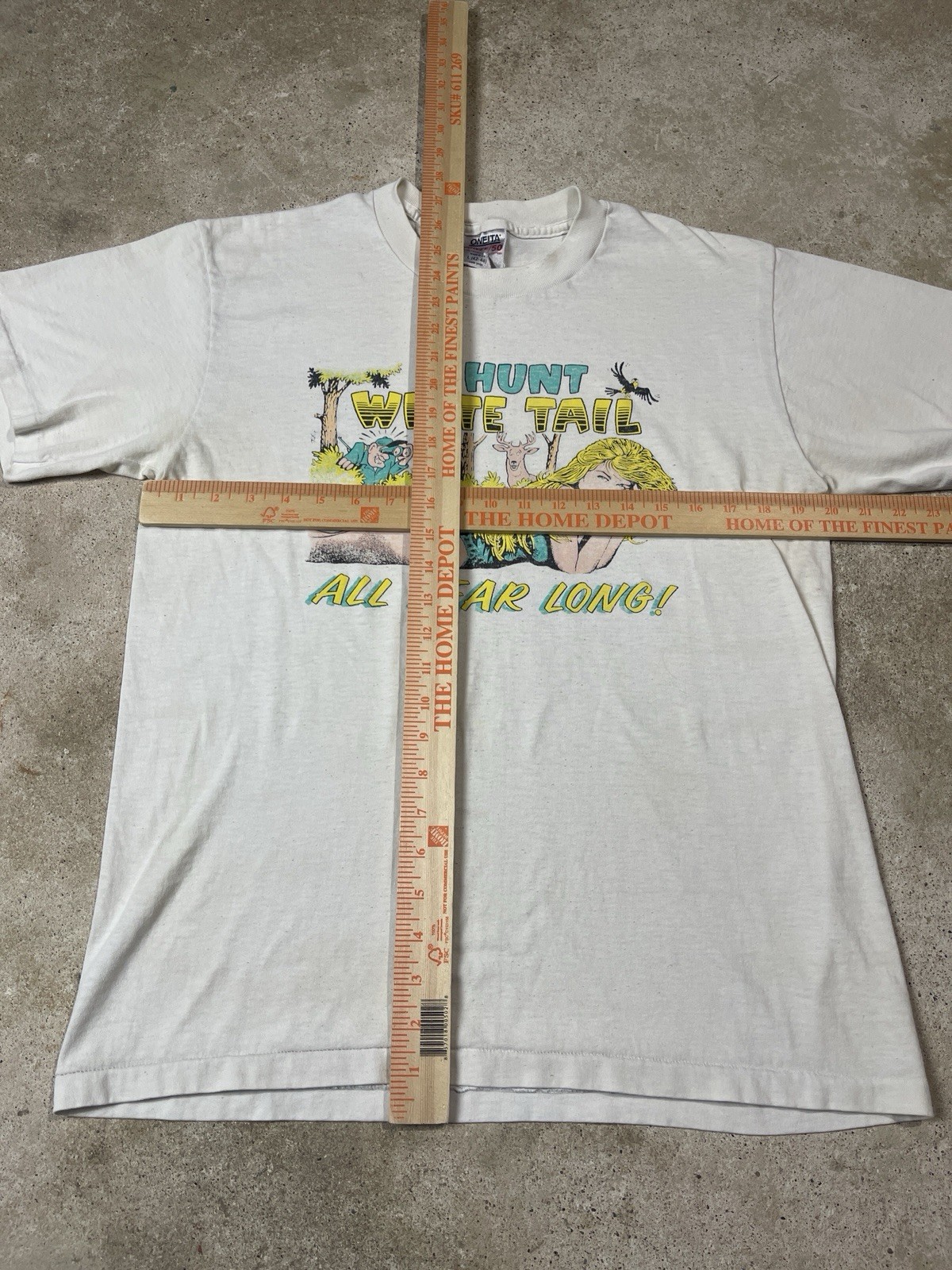 VINTAGE I HUNT WHITE TAIL ALL YEAR LONG T-SHIRT 90s PARODY HUNTING DEER FUNNY
