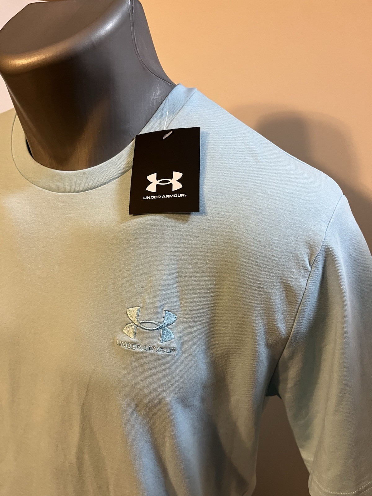Under Armour Men’s T-Shirt Medium – Light Blue Polyester Cotton Spandex – NWT