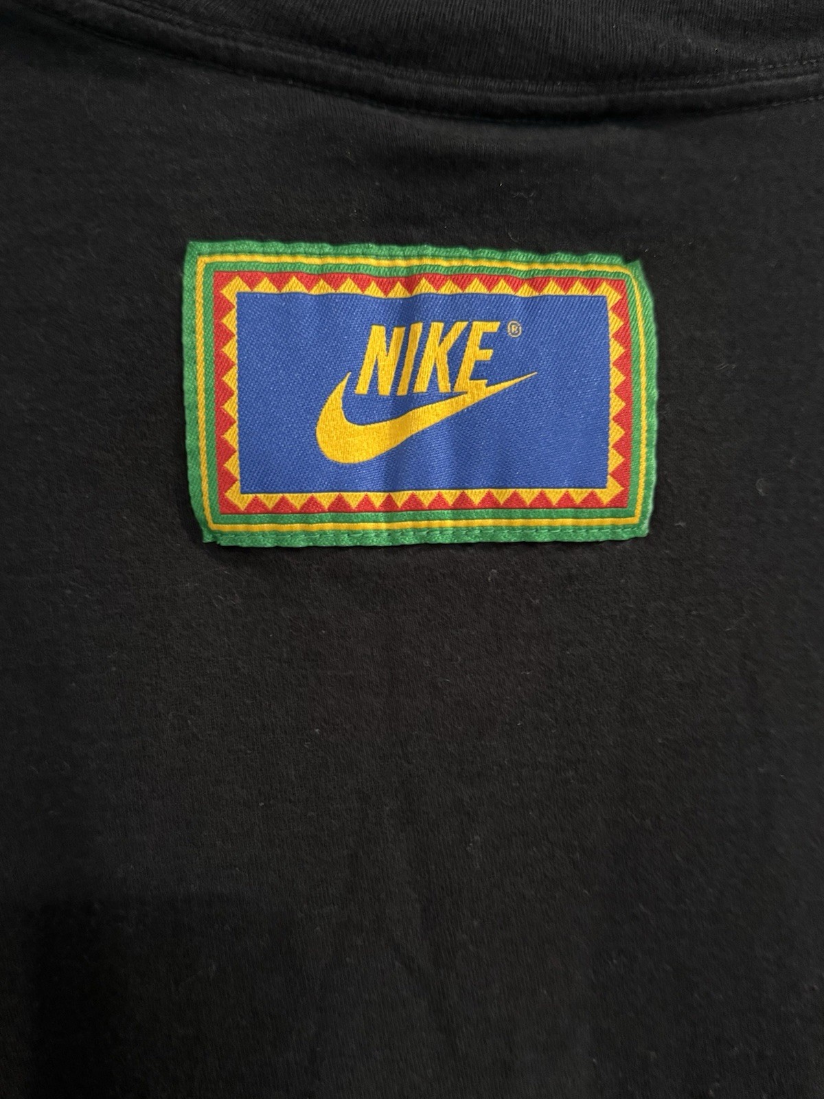 Nike Sportswear Just Do It Shirt Mens Small Black Geometric Peace Sign Tee Patch