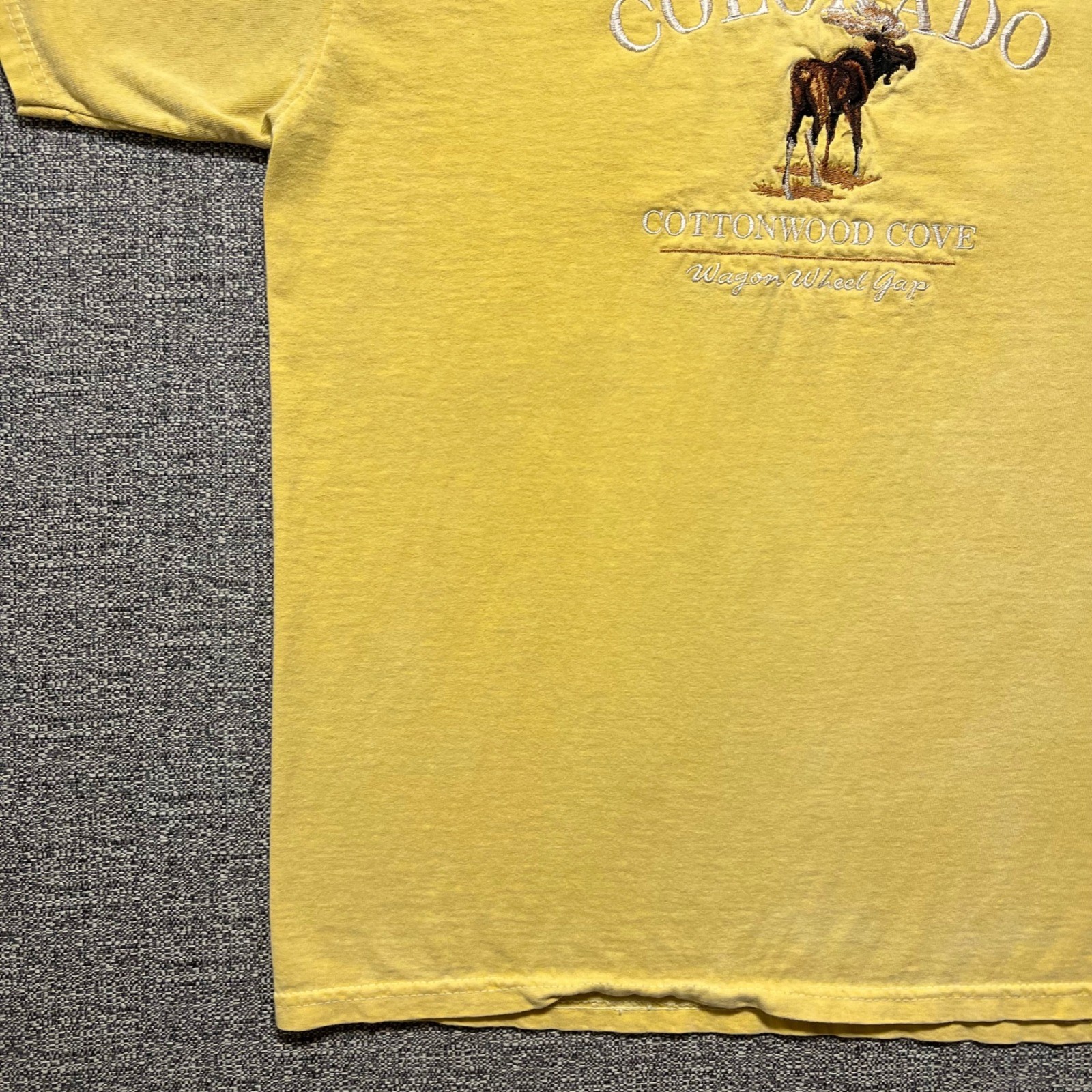 Vintage 90s Colorado Shirt Large L Embroidered Moose Yellow Nature Souvenir Tee
