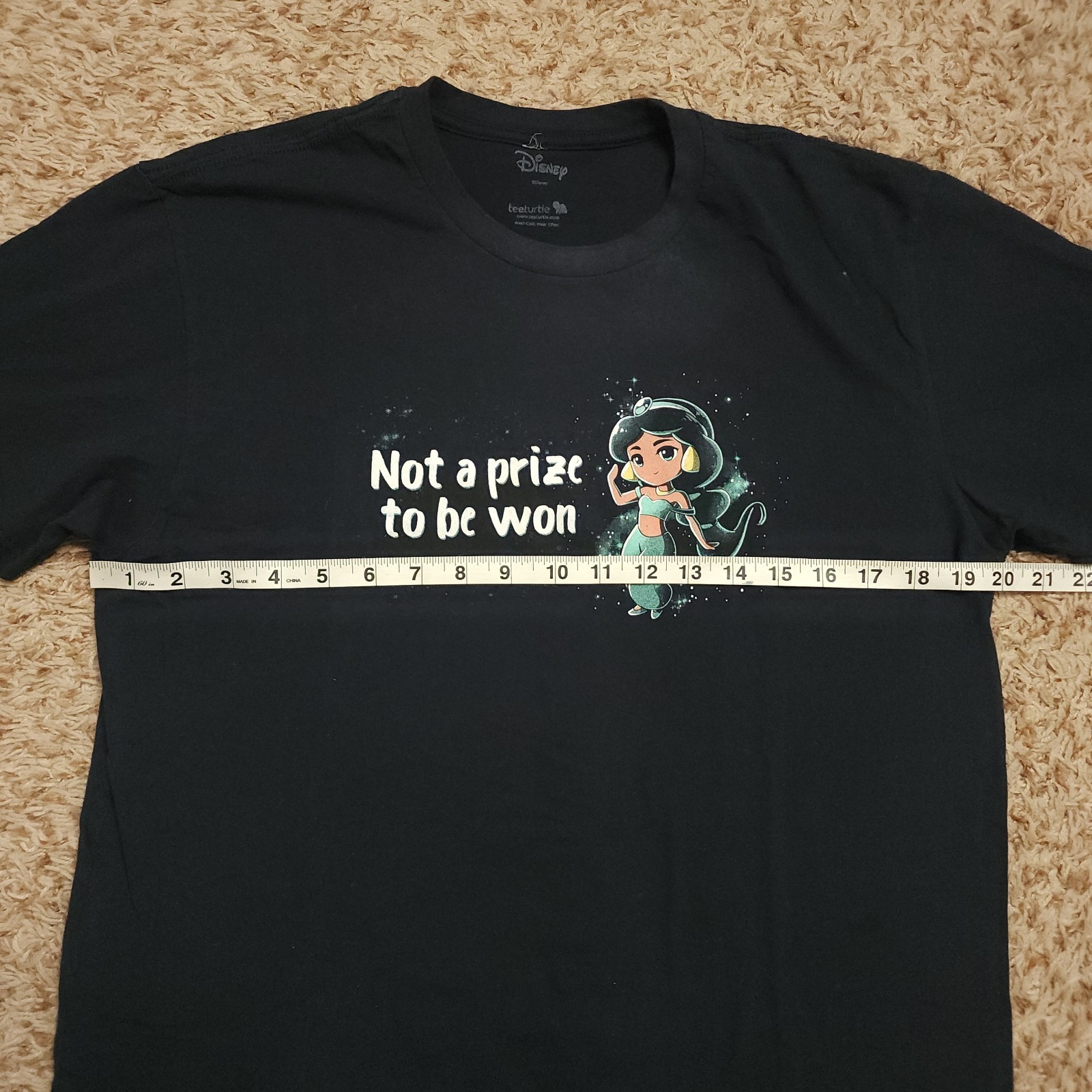 Disney TeeTurtle Aladdin Jasmine Mens L Not a Prize To Be Won Short Sleeve