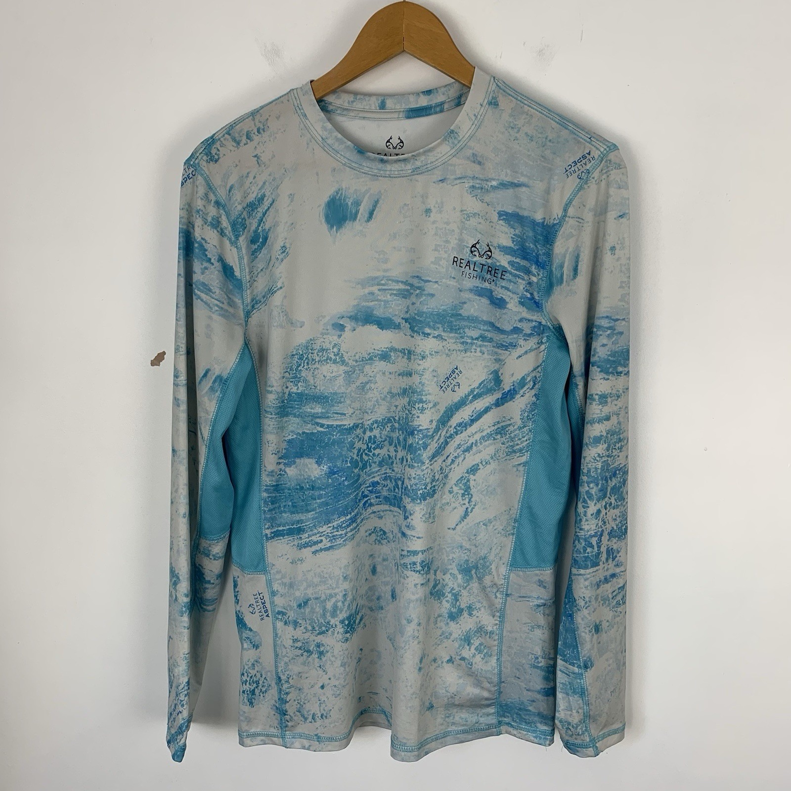 Realtree Fishing T-Shirt Mens Small Long Sleeve Winter Ice Camo Stretch