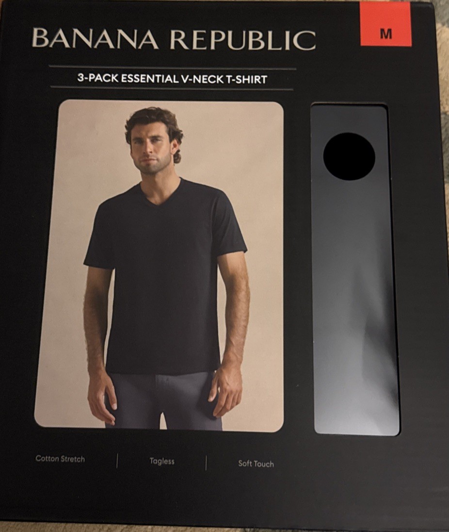 Banana Republic 3-pack Essential V-Neck T-Shirt, black Size Medium Costco-bought