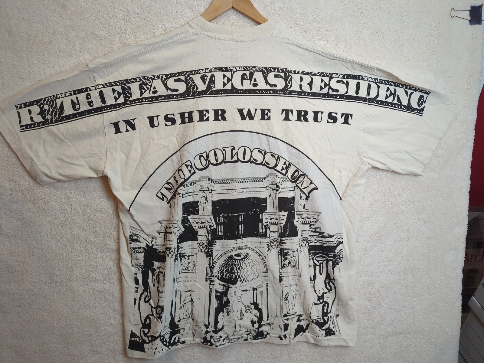 USHER United Reserve UshBucks One Dollar The Colosseum Graphic T-Shirt XL Adult