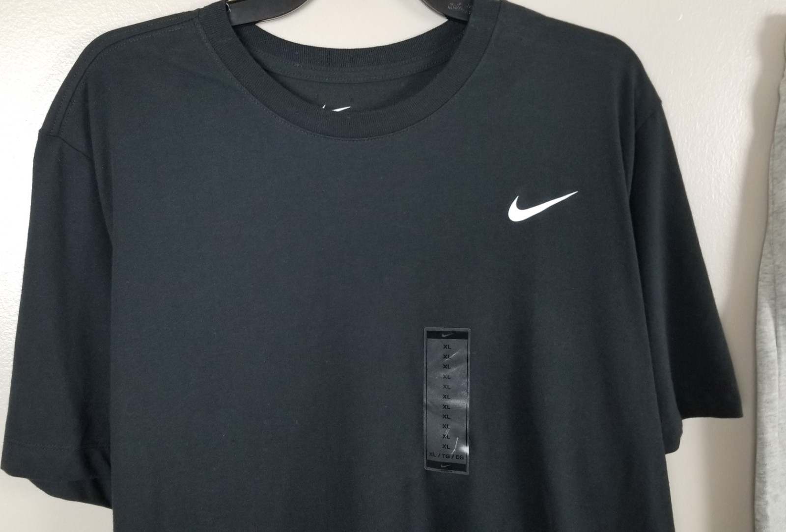 NIKE SWOOSH OUTFIT SHIRT + SHORTS SET GYM WORKOUT BLACK GREY NEW (SIZE XL)