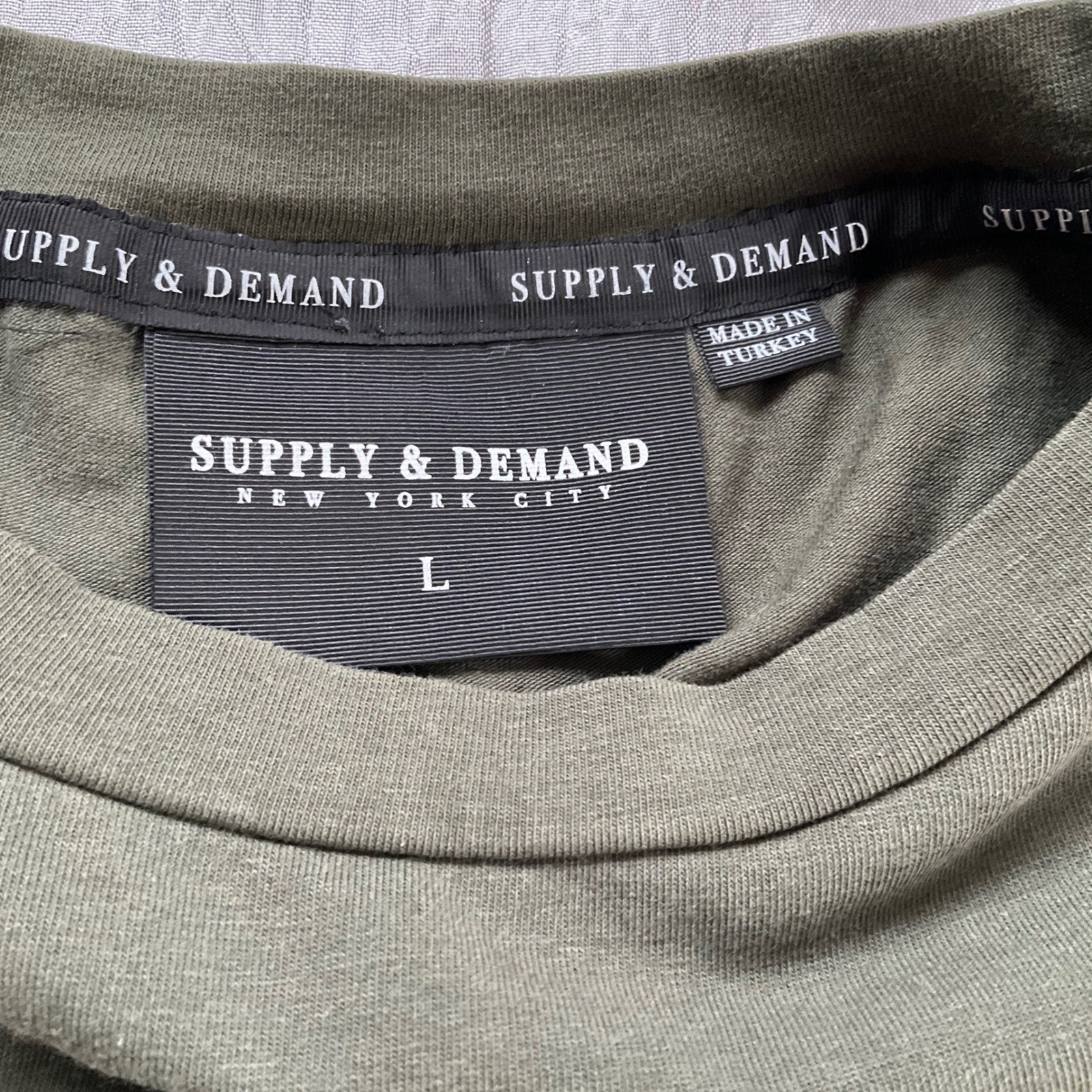 Supply & Demand NYC Medusa Gold Foil Graphic T-Shirt Mens Large Olive Green