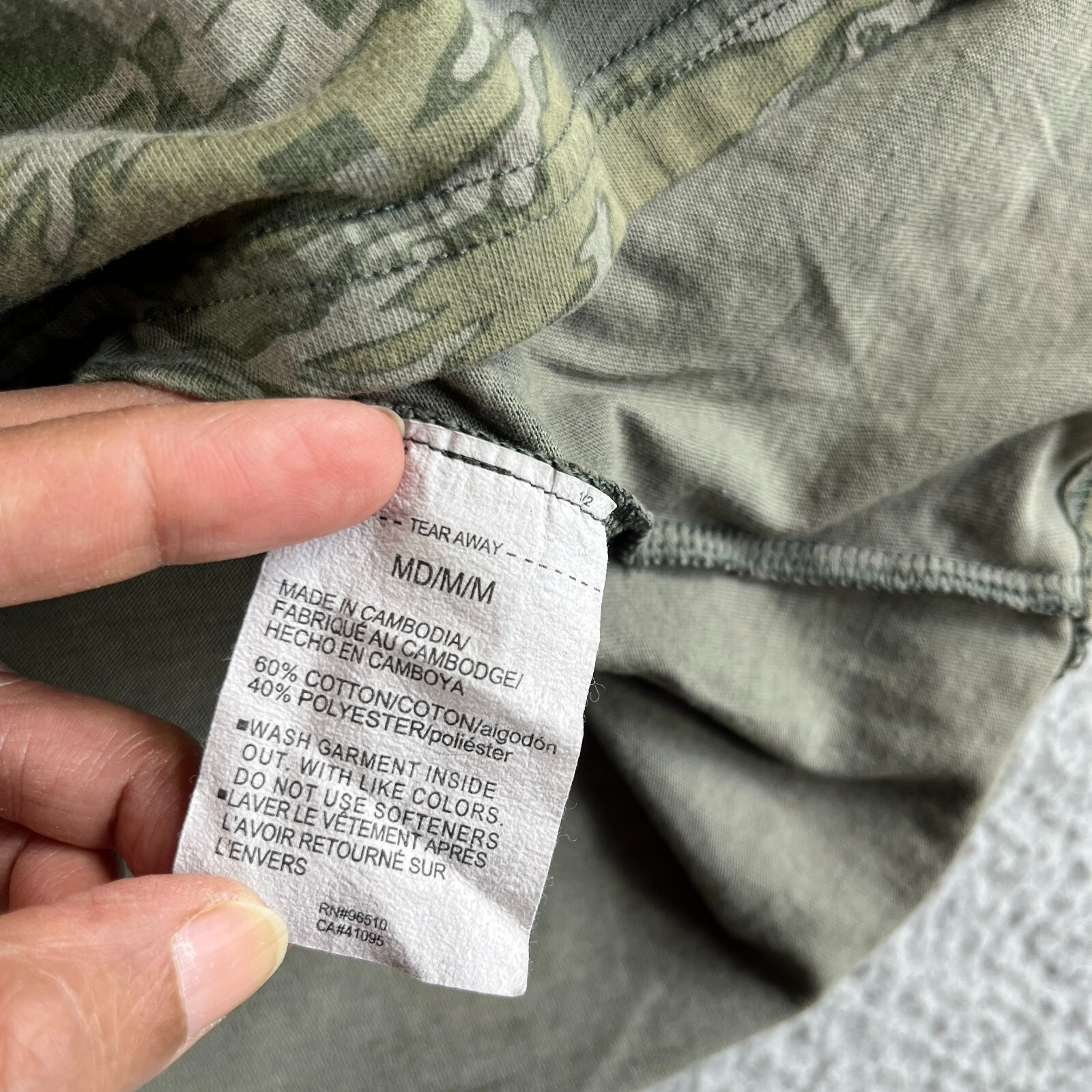 Under Armour T Shirt Mens Medium Green Camo Loose Casual Outdoor Military Army