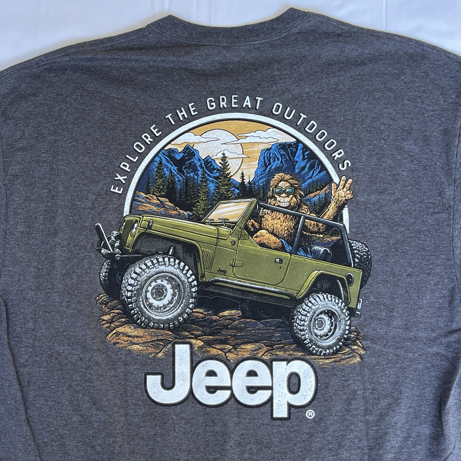 Jeep Shirt XL Gray Wrangler Yeti Sasquatch Explore Outdoors Cherokee Big 3214