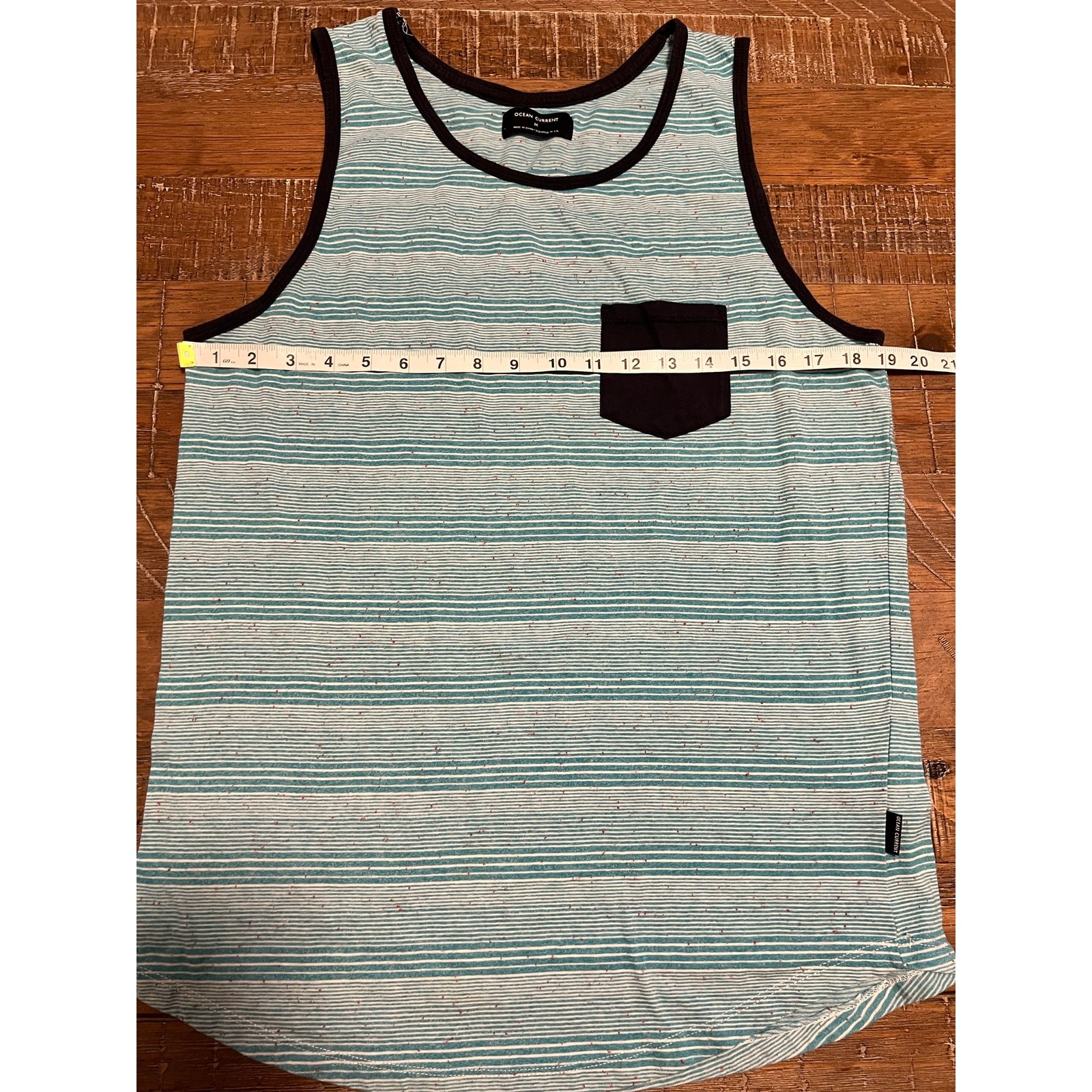 Ocean Current Men’s Tank Top Chest Pocket Crew Neckline Size Medium Casual Beach