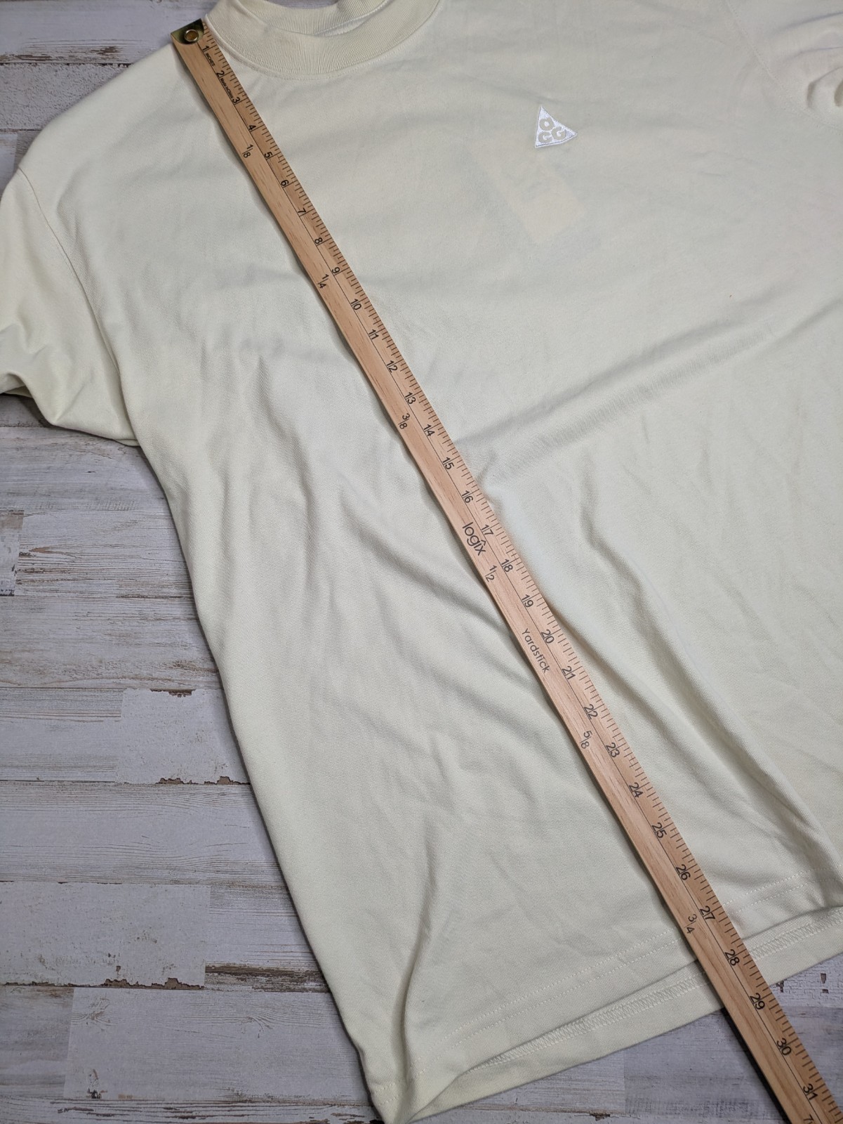 HJ0798-229 Nike ACG Men’s Max90 Loose Fit Heavyweight T-Shirt Light Khaki Size M