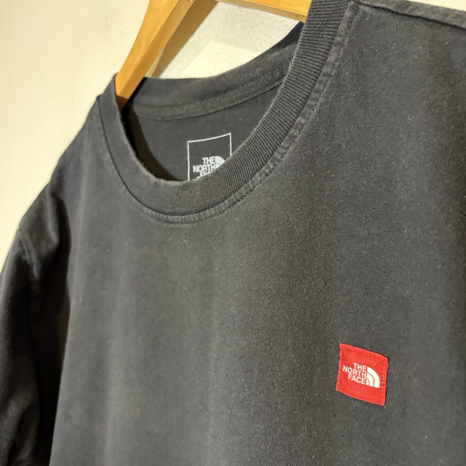 The North Face Red Box Aconcagua Mens graphic T-Shirt Black Large Heavyweight