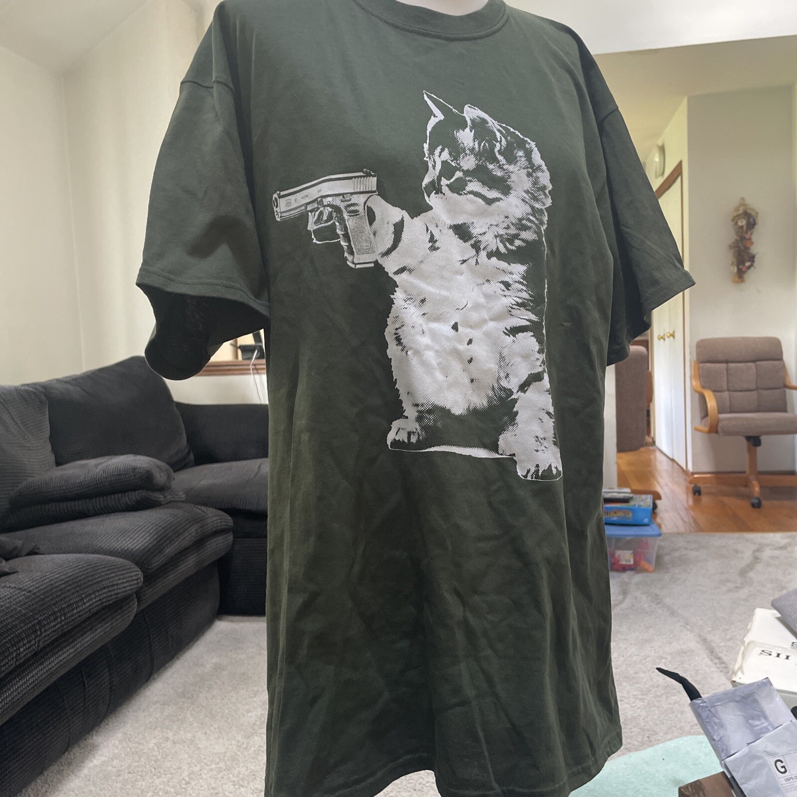 Kitty With Gun Green Shot Sleeve Graphic T Shirt Size Large