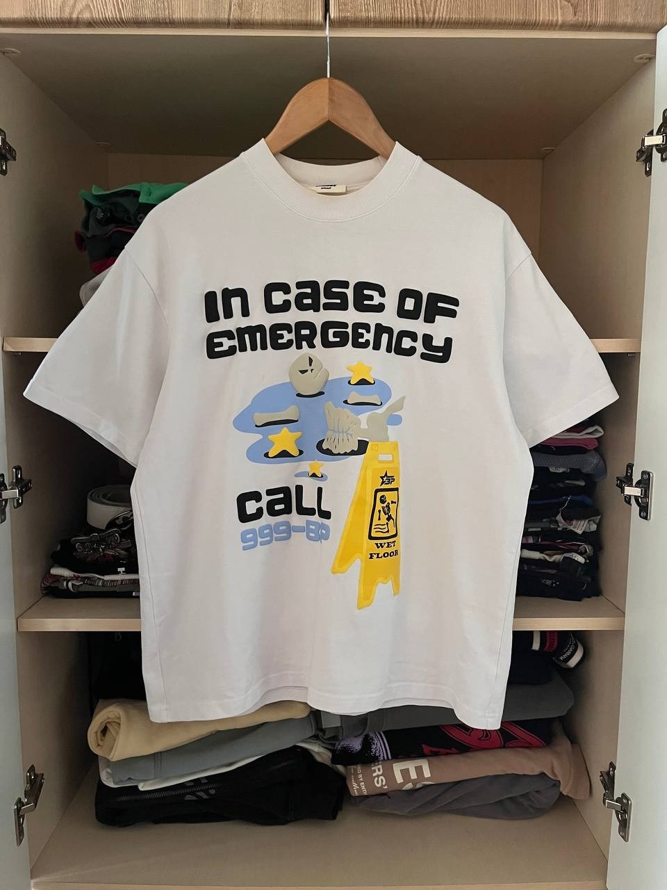 Broken Planet In Case Of Emergency Tee Y2k Mens Size Small