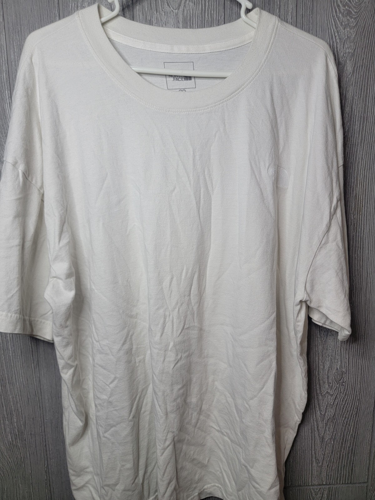 The NORTH face White Short Sleeve Mens Shirt With An Embroidered Logo. Cotton.