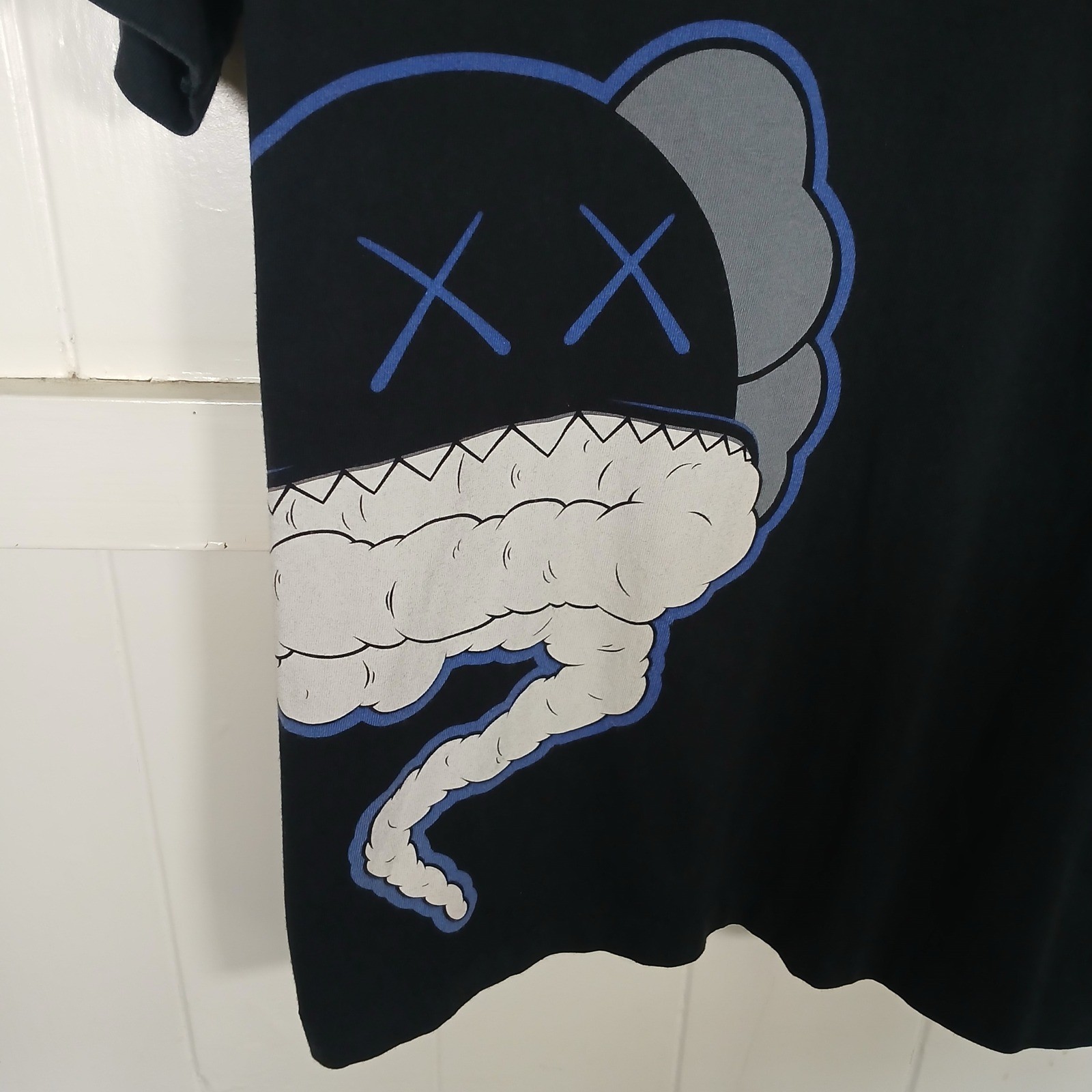 Uniqlo KAWS Graphic Tee Mens L Black Short Sleeve UT Companion T-Shirt 178180