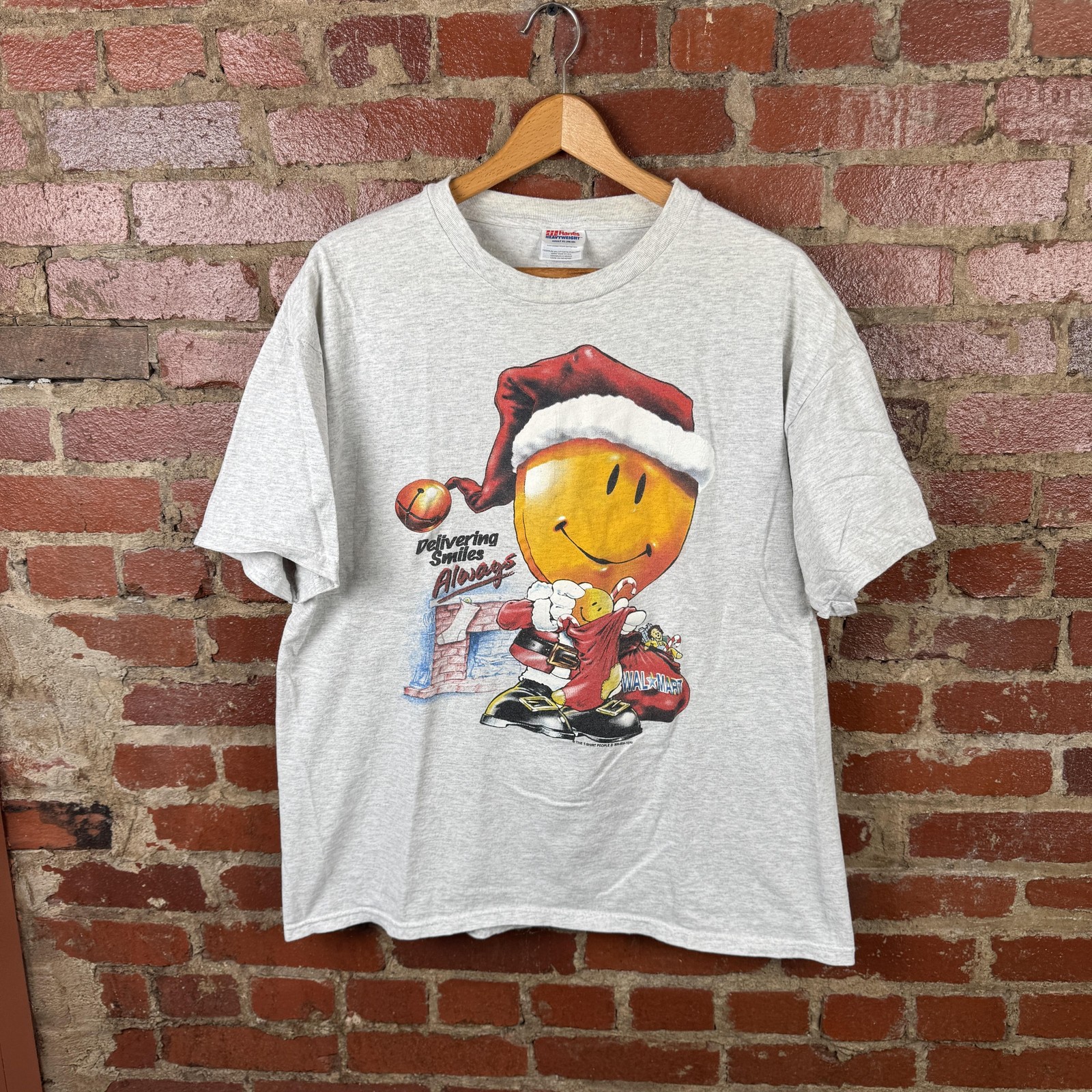 Vintage Walmart Shirt Mens XL Gray Delivering Smiles Santa Christmas Graphic 90s
