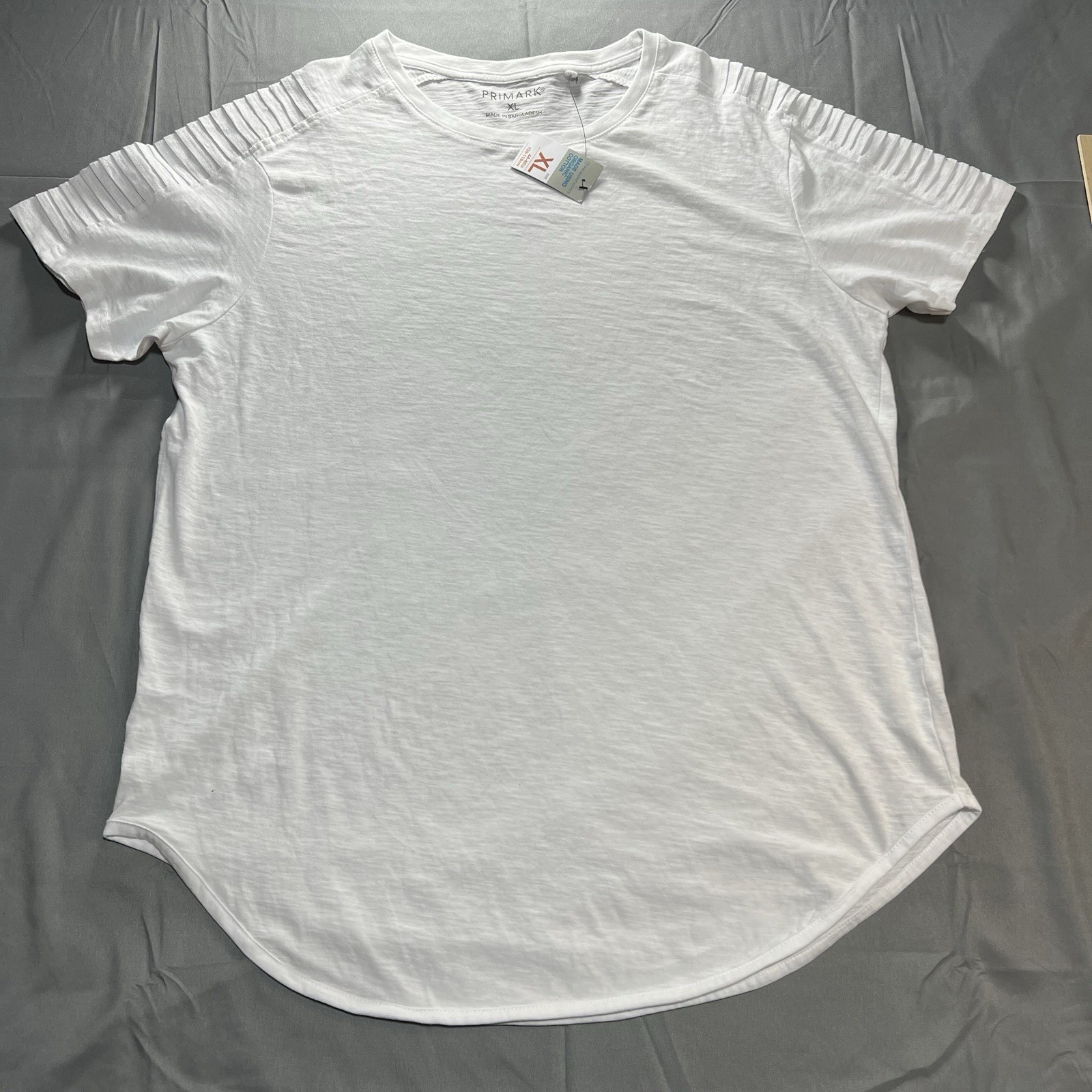 Primark white crewneck t-shirt with pleated sleeves in size XL