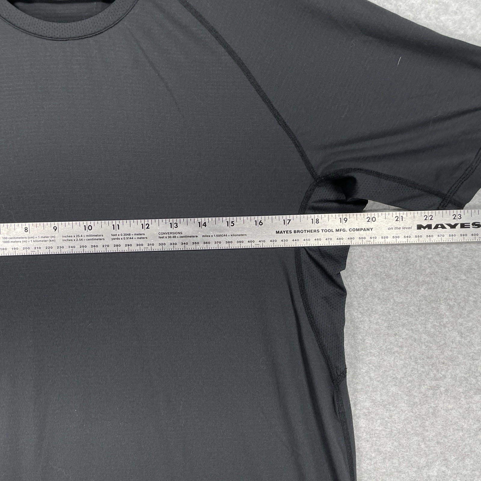 Rhone Shirt M Black Stretch Performance Gym Training Short Sleeve Crew Neck