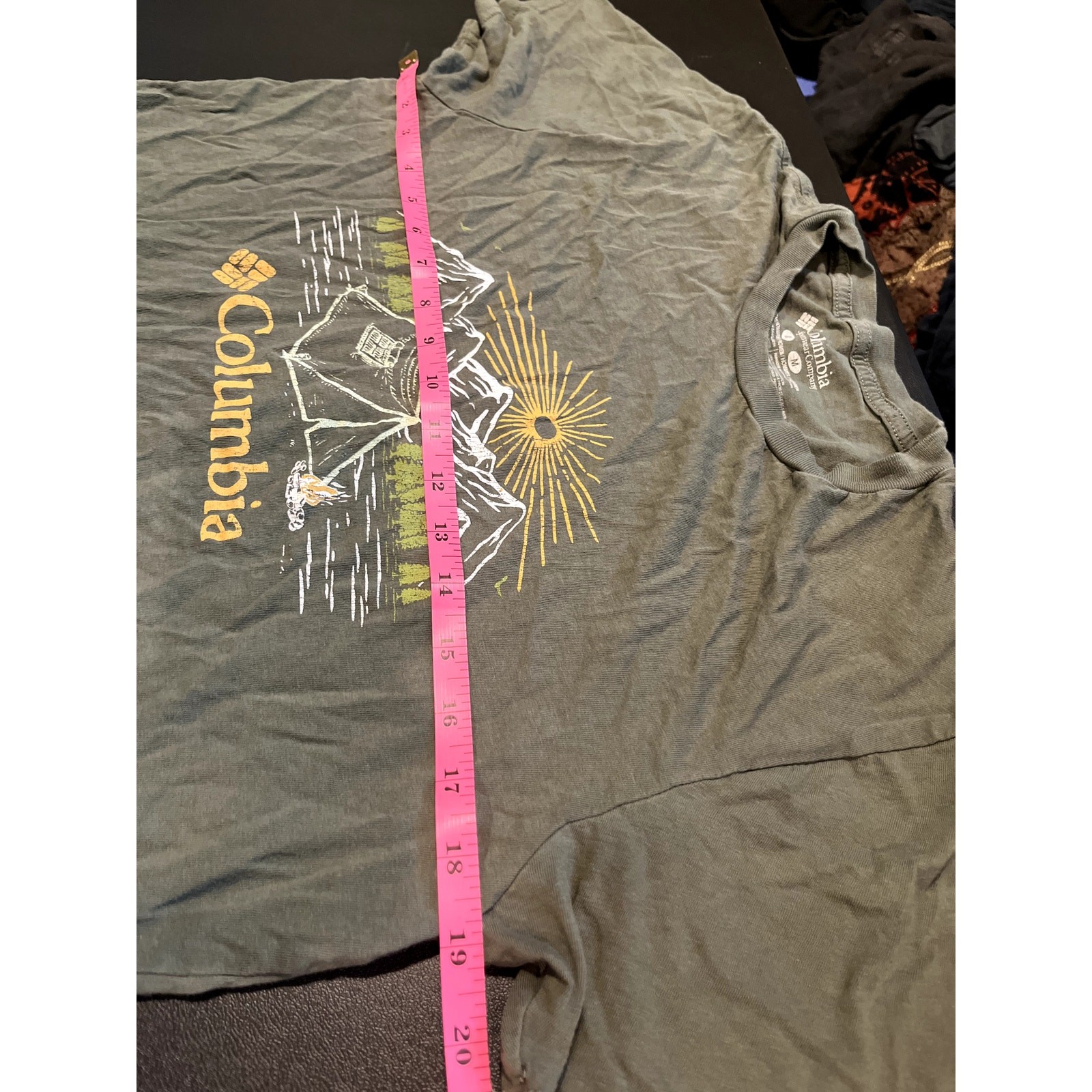 Columbia Green Shirt Medium Hiking Camping Outdoor Tee Casual Graphic Logo