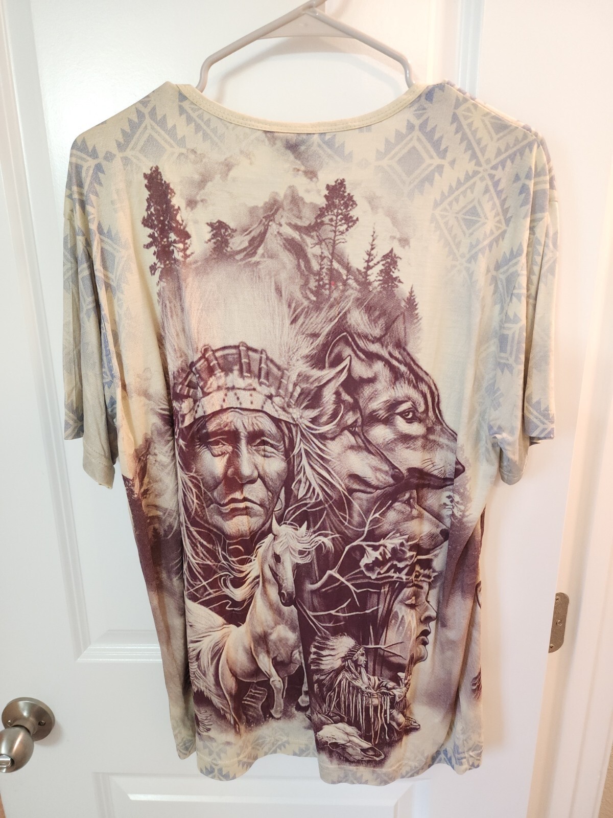 NWT Indiana Nativos T-Shirt Mens Size M Medium Native American Indian Chief Wolf
