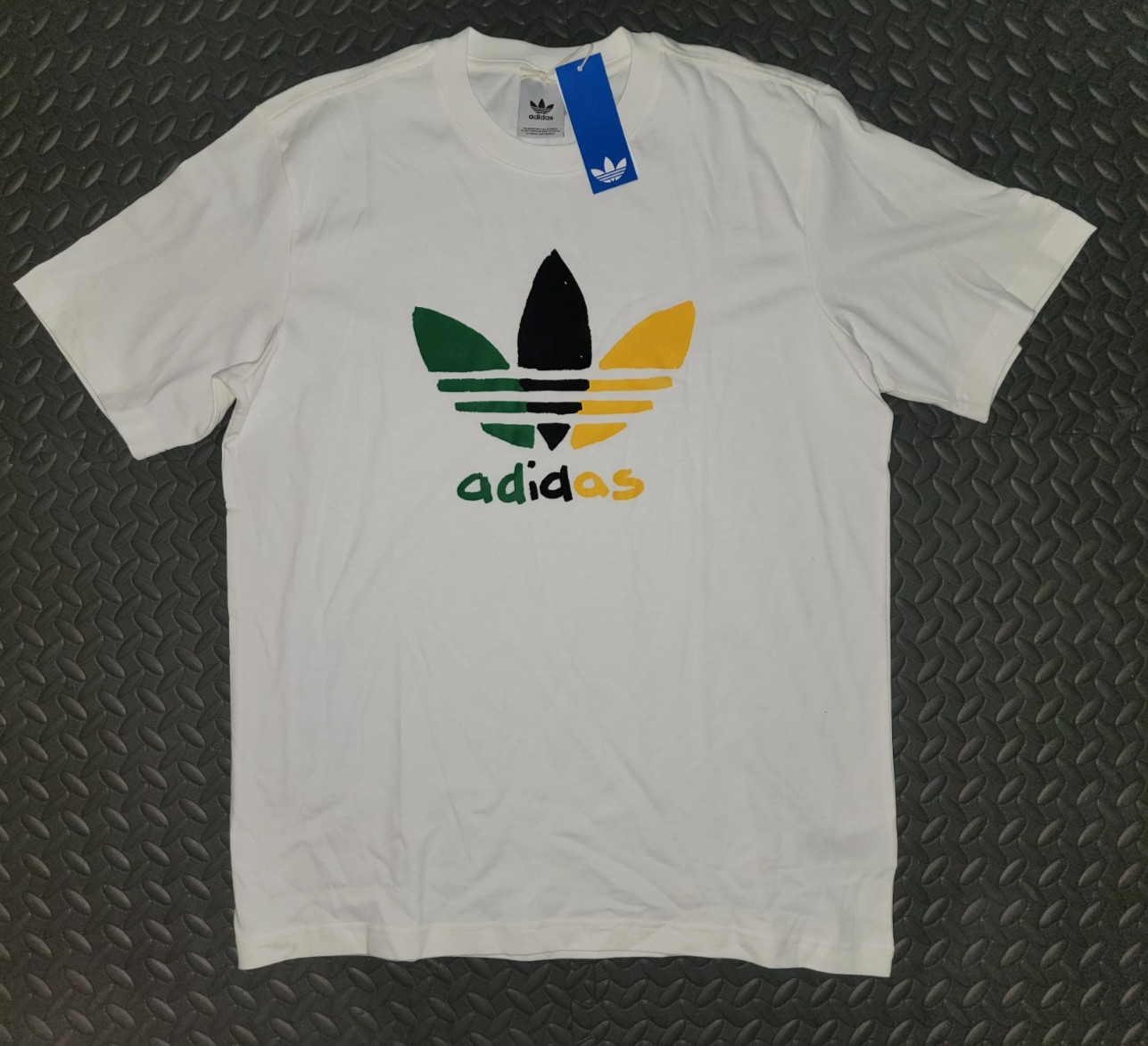 NEW MEN’S ADIDAS ORIGINALS MULTI COLOR TREFOIL SHIRT ~SIZE MEDIUM #IX6716