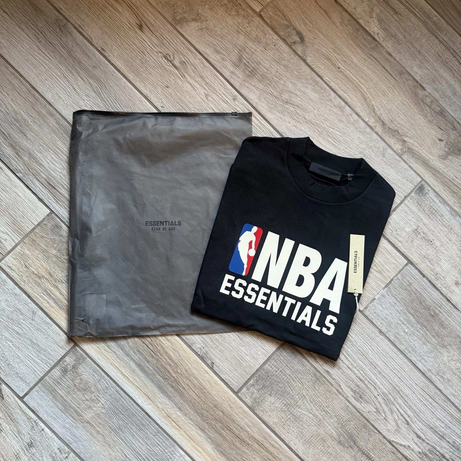Fear of God Essentials NBA Men’s Cotton Logo Fit 90’T-Shirt – Size M