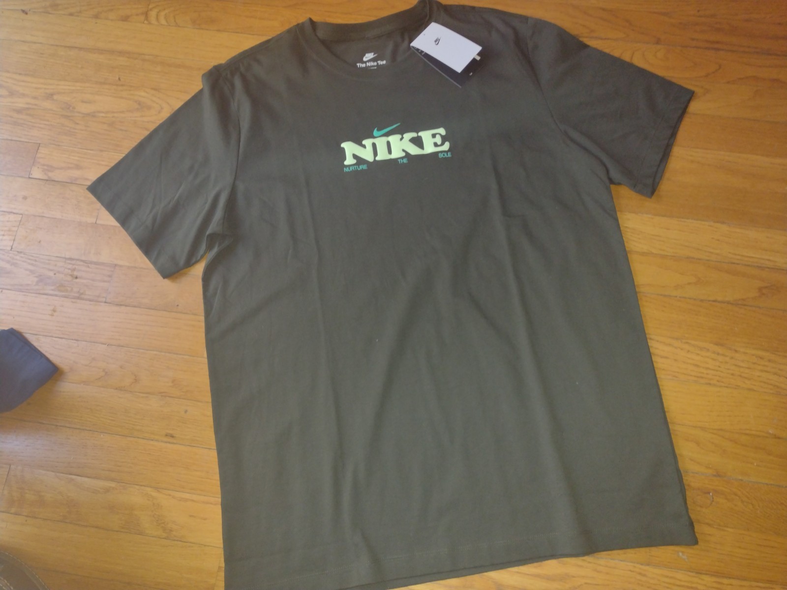 NWT, Nike Men’s Graphic 100% Cotton Dark Green T-Shirt, Style # HJ0618-355