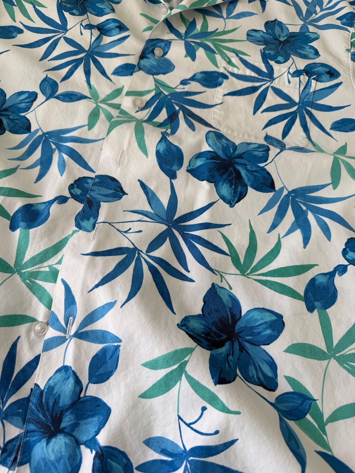Men’s XL Tropical Shirt. Button-down. Excellent Condition.