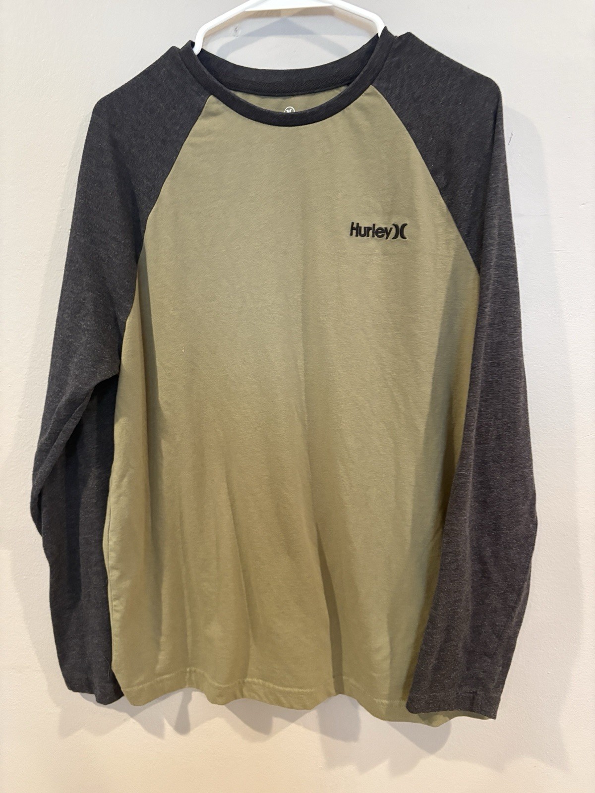 Hurley Men’s Regular Size M Colorblock Crew Neck Long Sleeve Knit T-Shirt