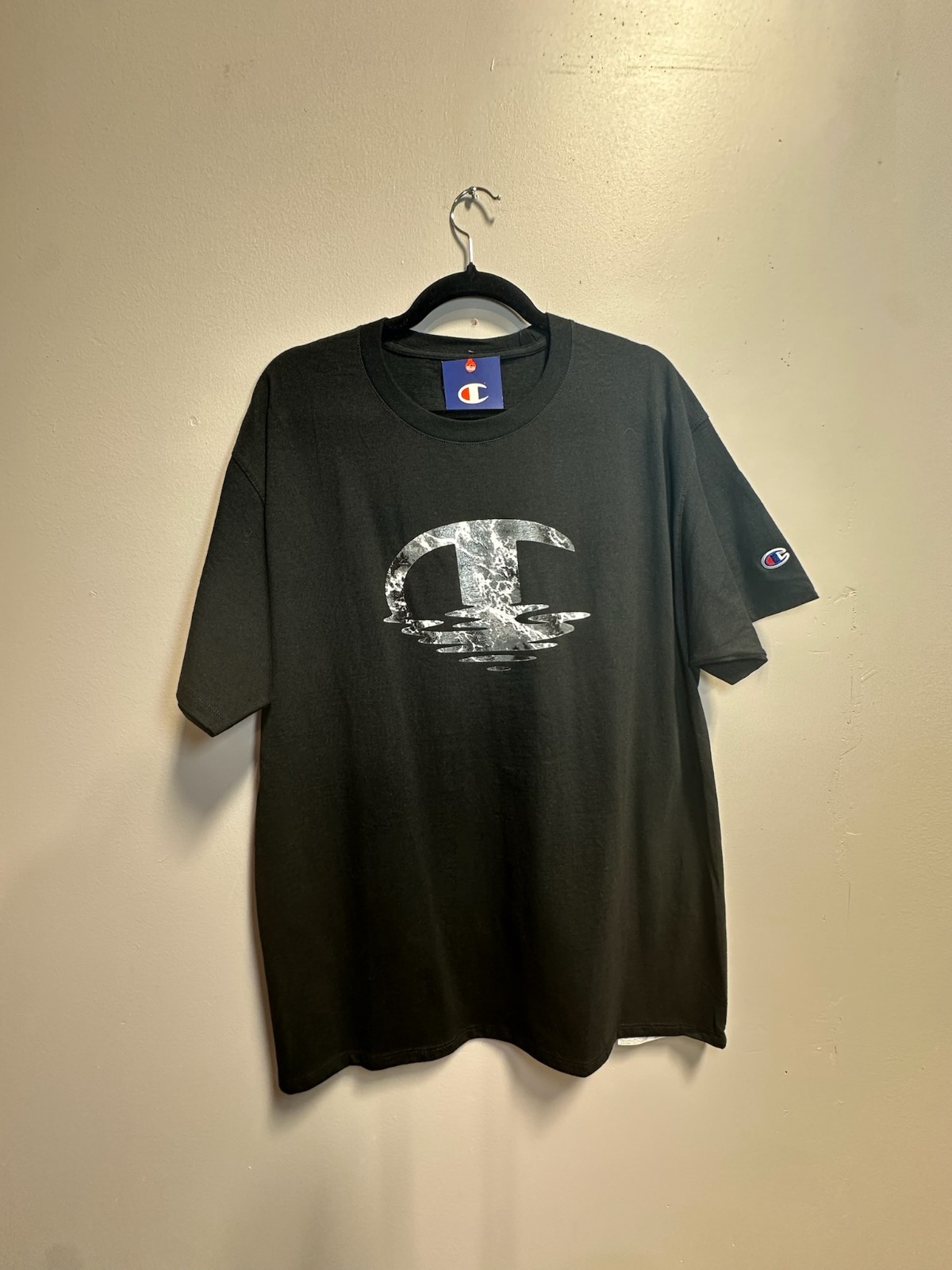 [CLOTHING SAMPLE] Men’s Champion Tee Black Size: Large New Without Tags