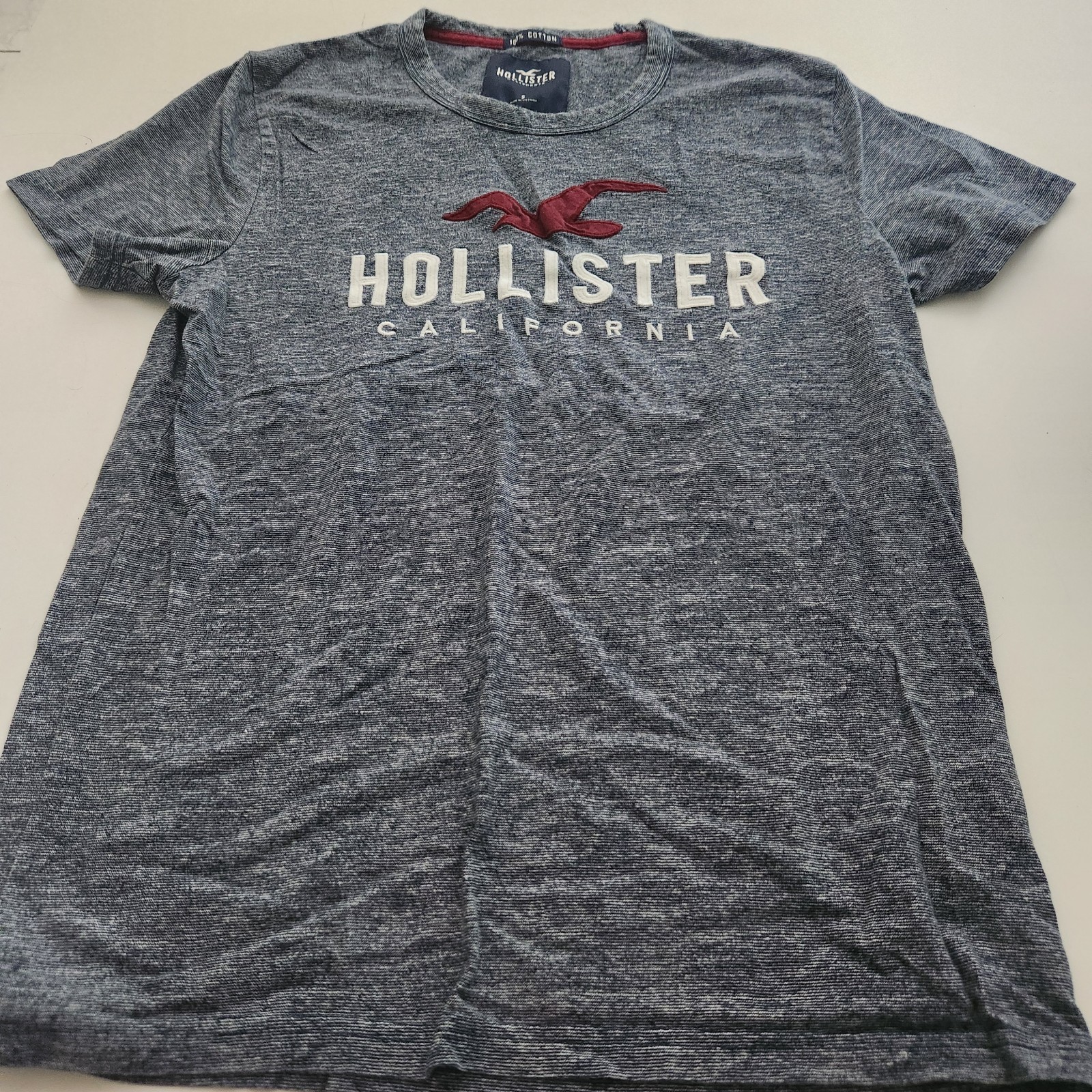 Hollister Embroidered Logo T Shirt Crew Neck Short Sleeve Mens Small Front Logo
