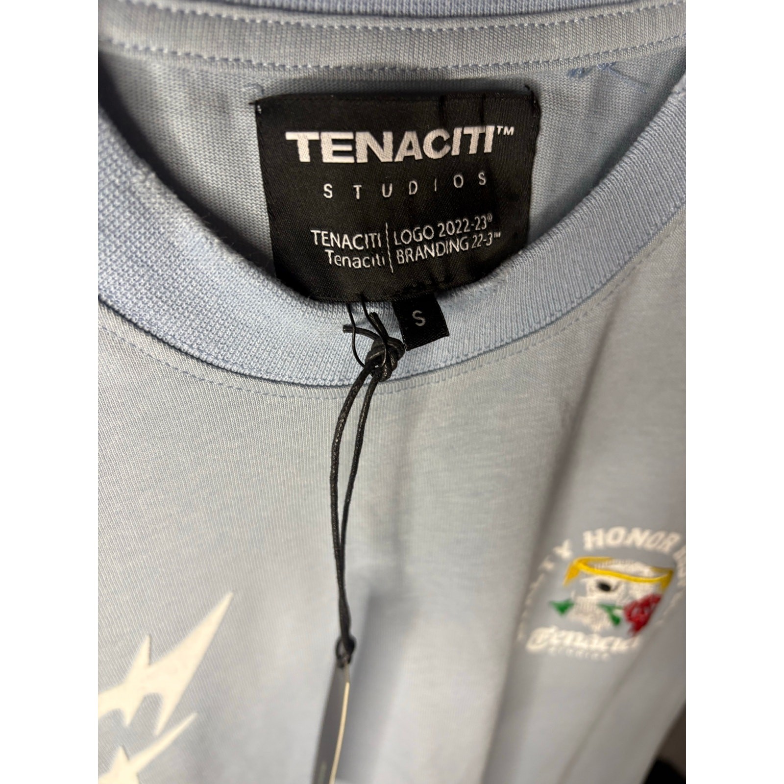 NWT Sz. S – Tenaciti Skull w/ Rose Shirt (light Blue)