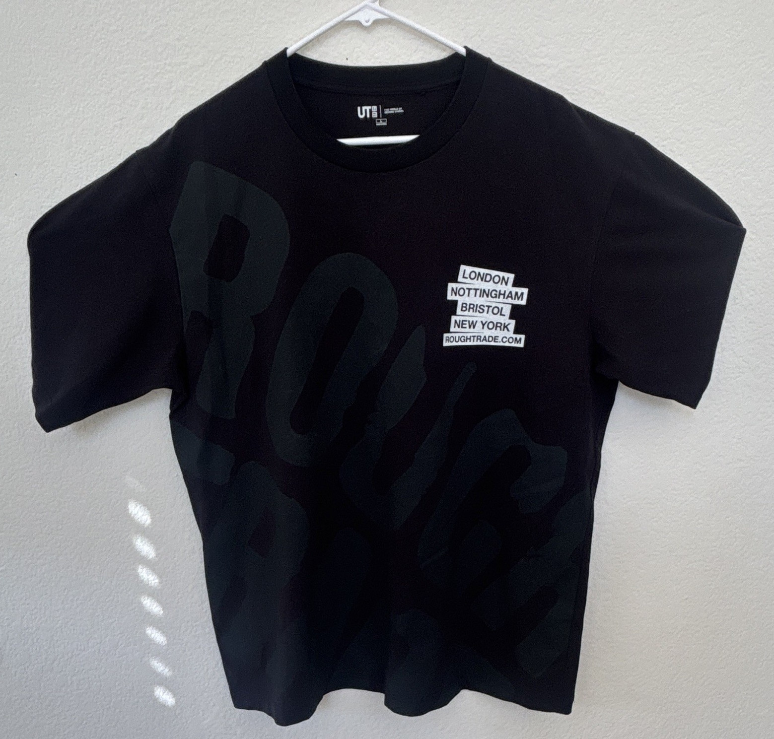 Uniqlo UT Black Cities Graphic Print T-Shirt Men’s L Crew Neck Short Sleeve