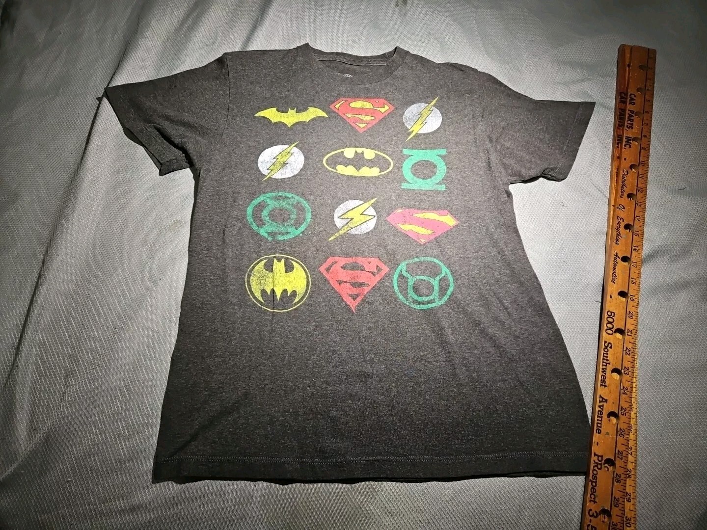 DC Comics Shirt Men’s Medium Gray Superman Flash Batman Logo Graphic Print Top