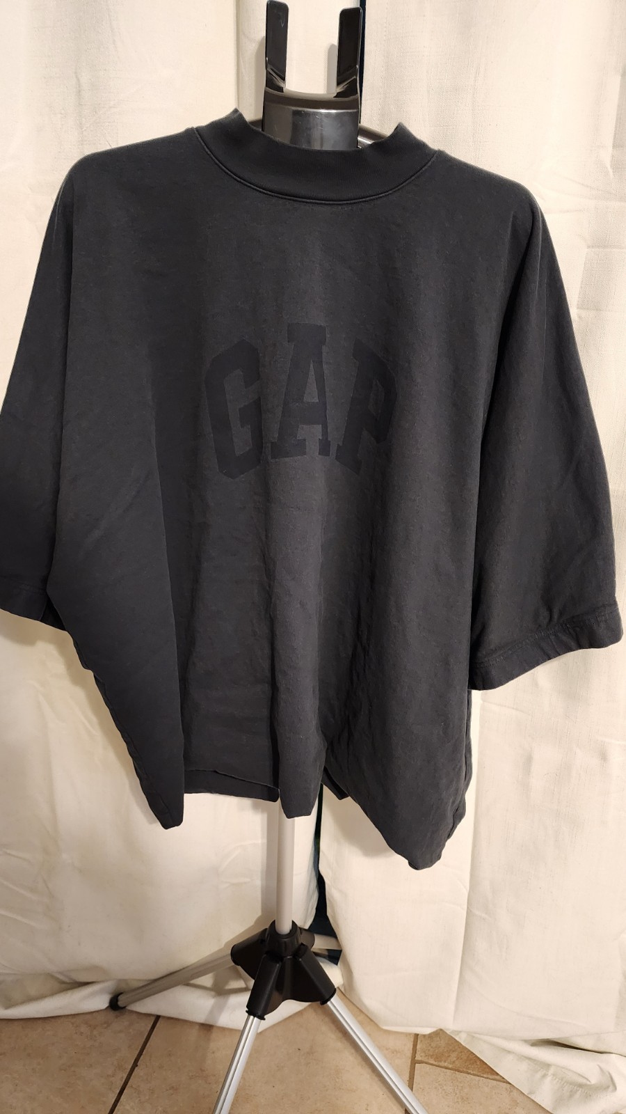 YZY YEEZY Gap Kane West Mens Dove Cropped Shirt Size X Large Black