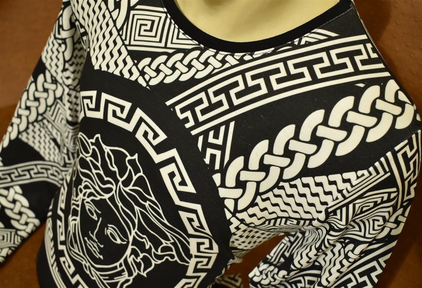 Versace Men’s Medusa Greek Key Chain Print Long Sleeve Tee Black Ivory Size XL