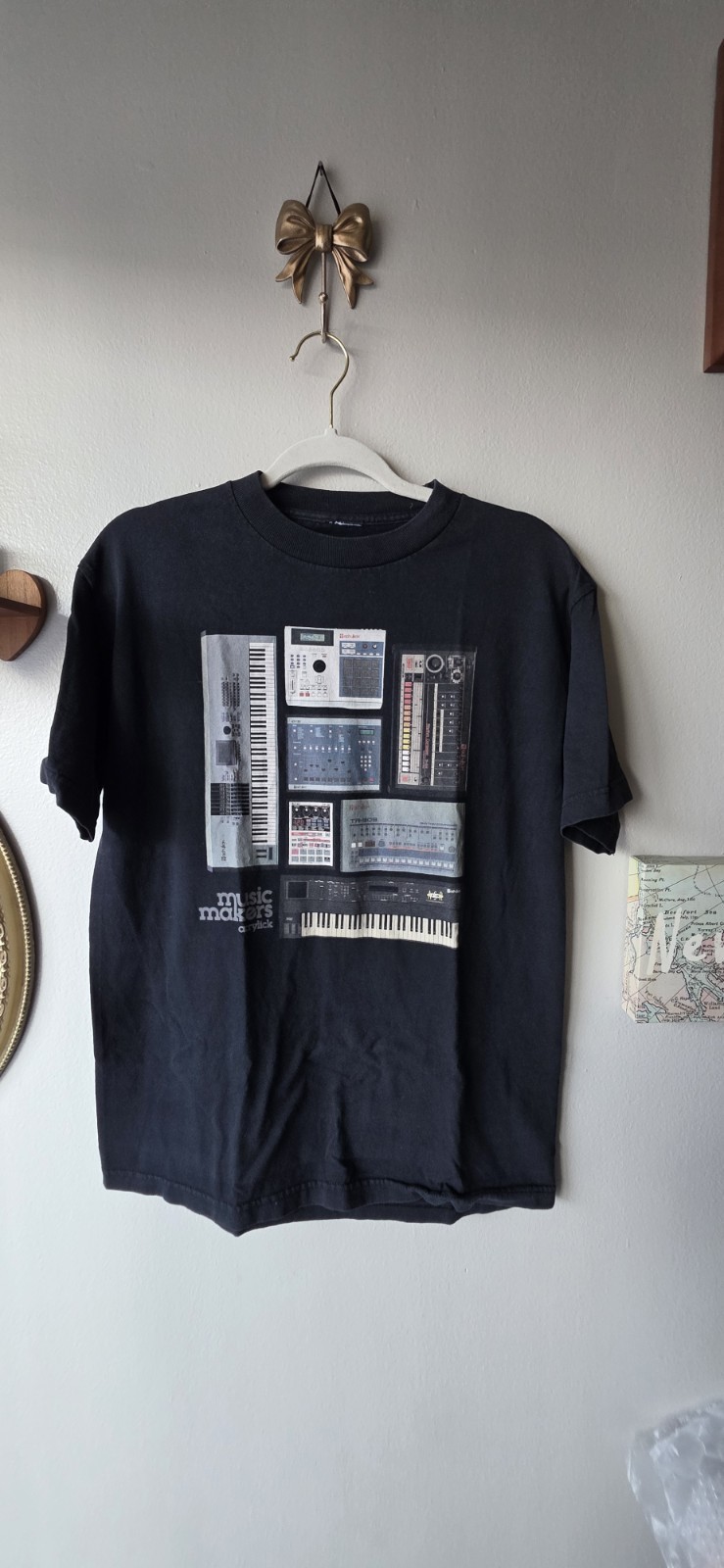 Black Graphic T-Shirt Medium Music Lover Casual Acrylic Music Makers Tee