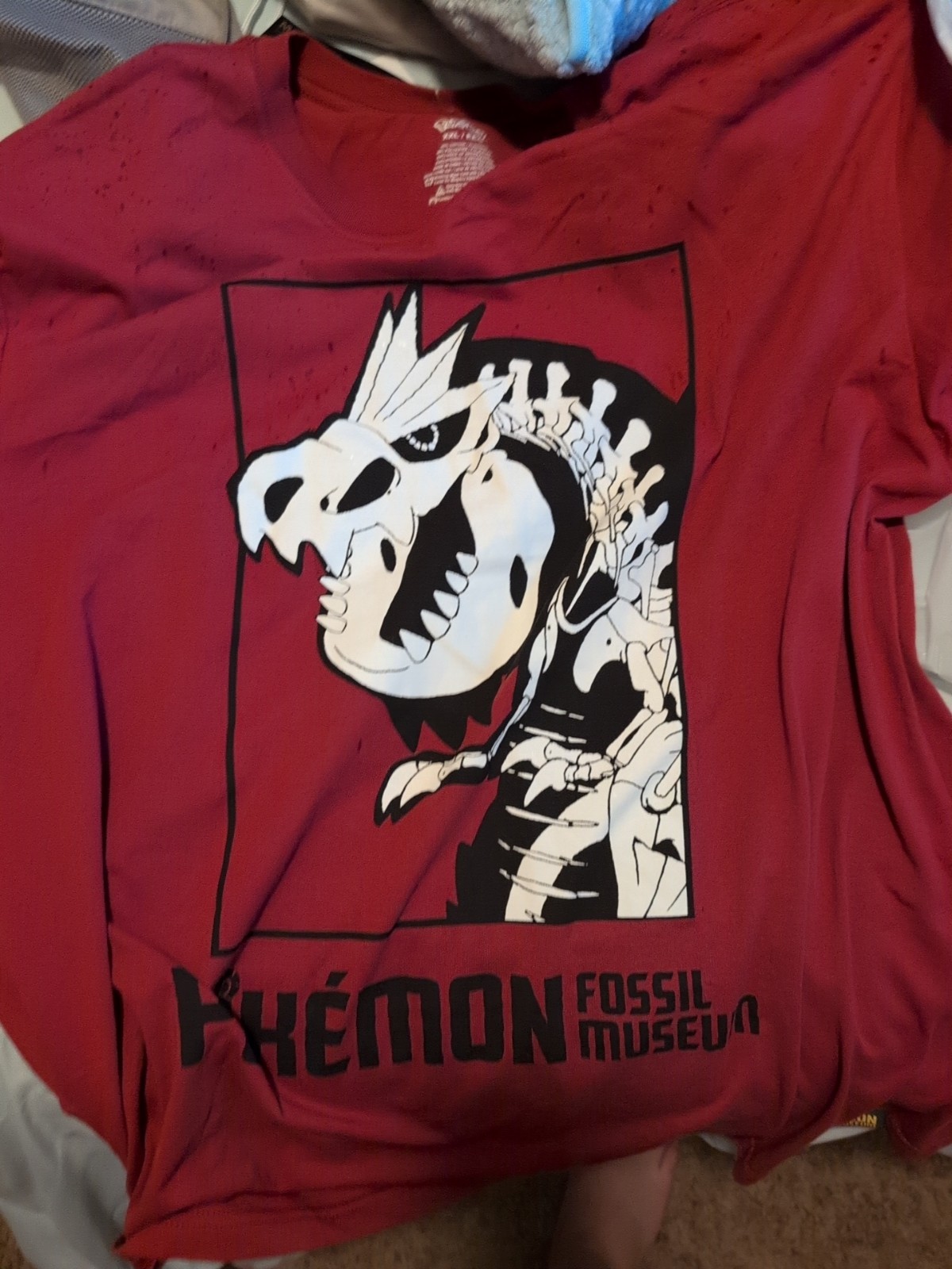 New Pokemon x Field Museum Fossil Exhibit Tyrantrum Red Tee T-Shirt Mens 2XL