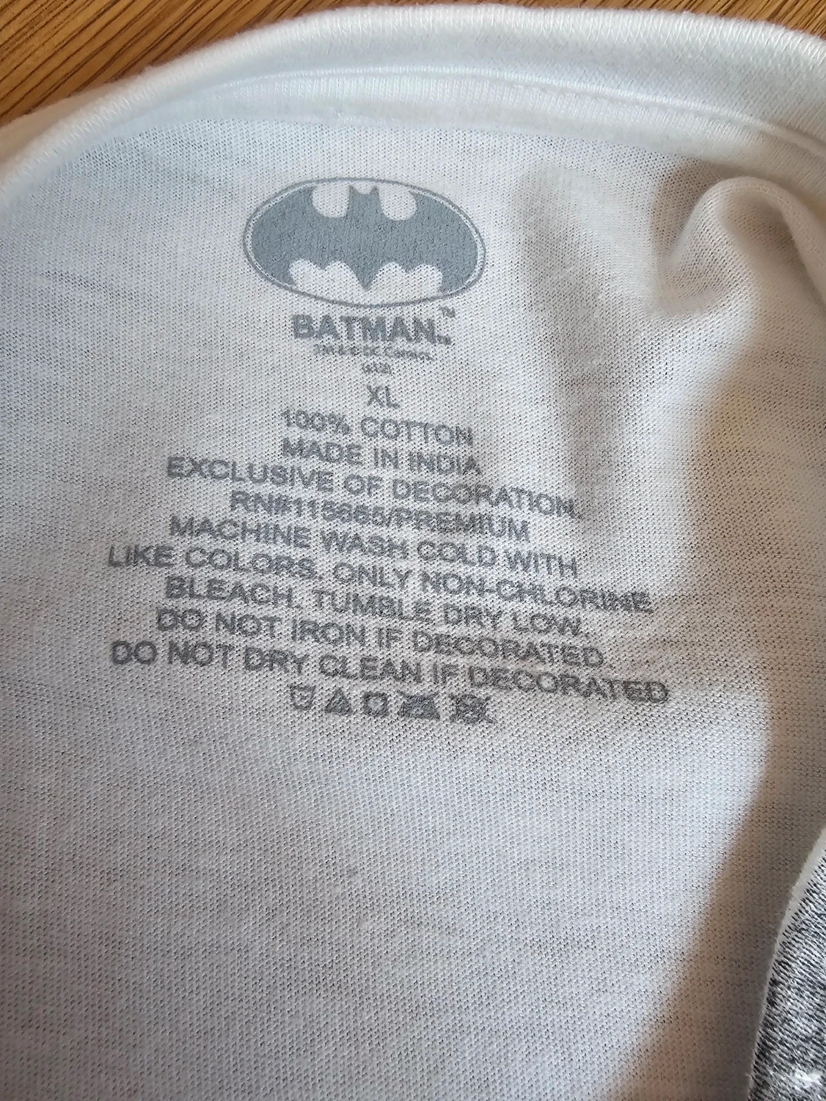 Batman Graphic T Shirt Mens XL White Black Distressed Logo Bats Tree Print DC