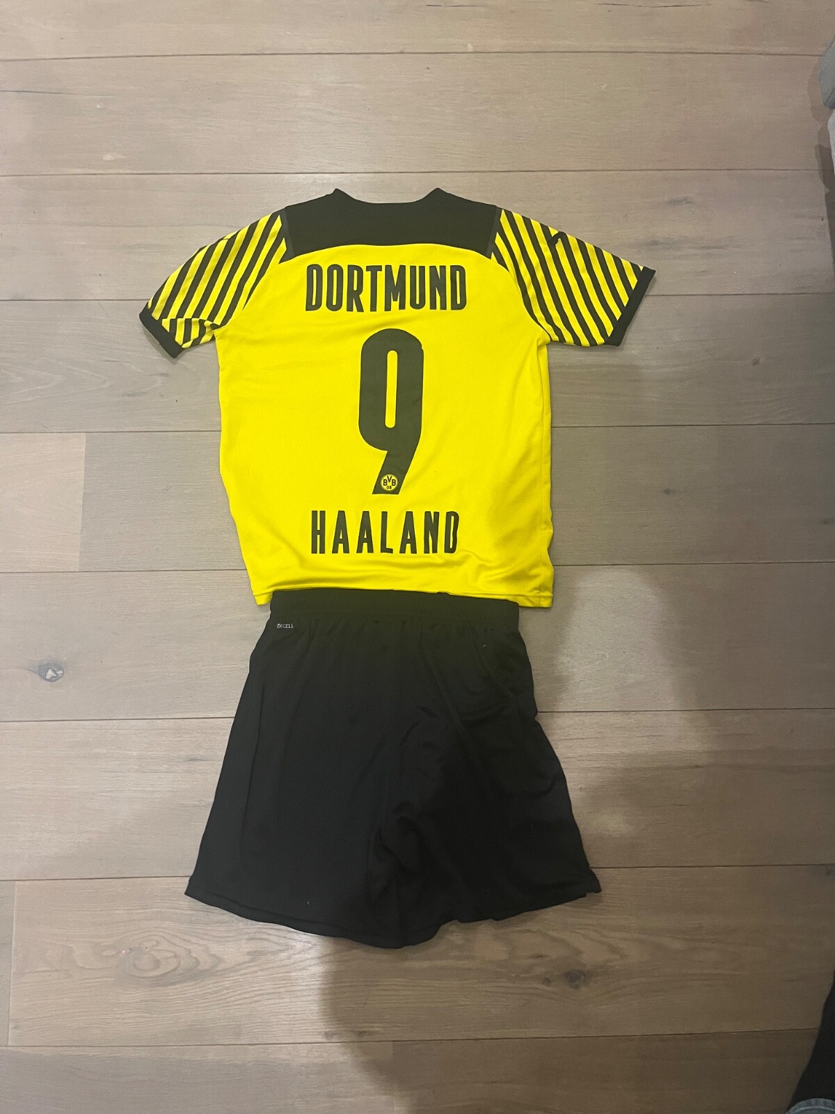 Borussia Dortmund 2022/2023 home shirt Haaland 9