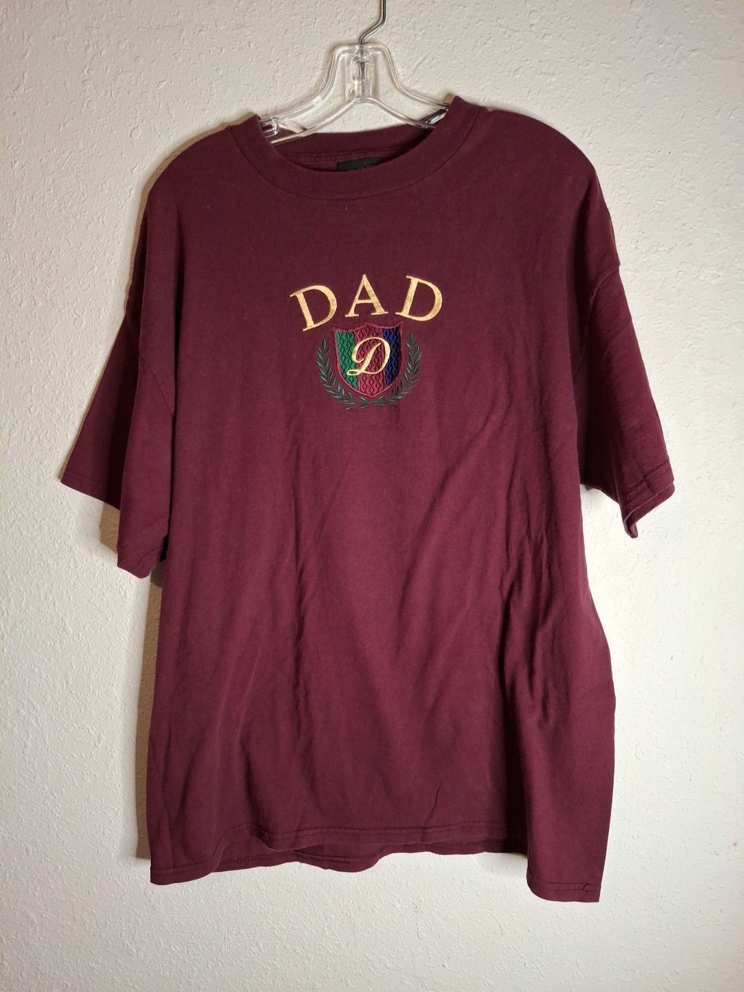 Men’s Vintage 90s Embroidered Dad Father Shield T-shirt Shirt XLarge Maroon TSI