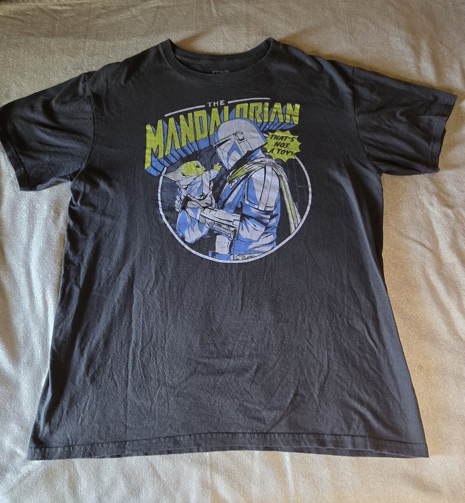 Star Wars The Mandalorian & Grogu “That’s Not A Toy” T-shirt Sz Large Grey