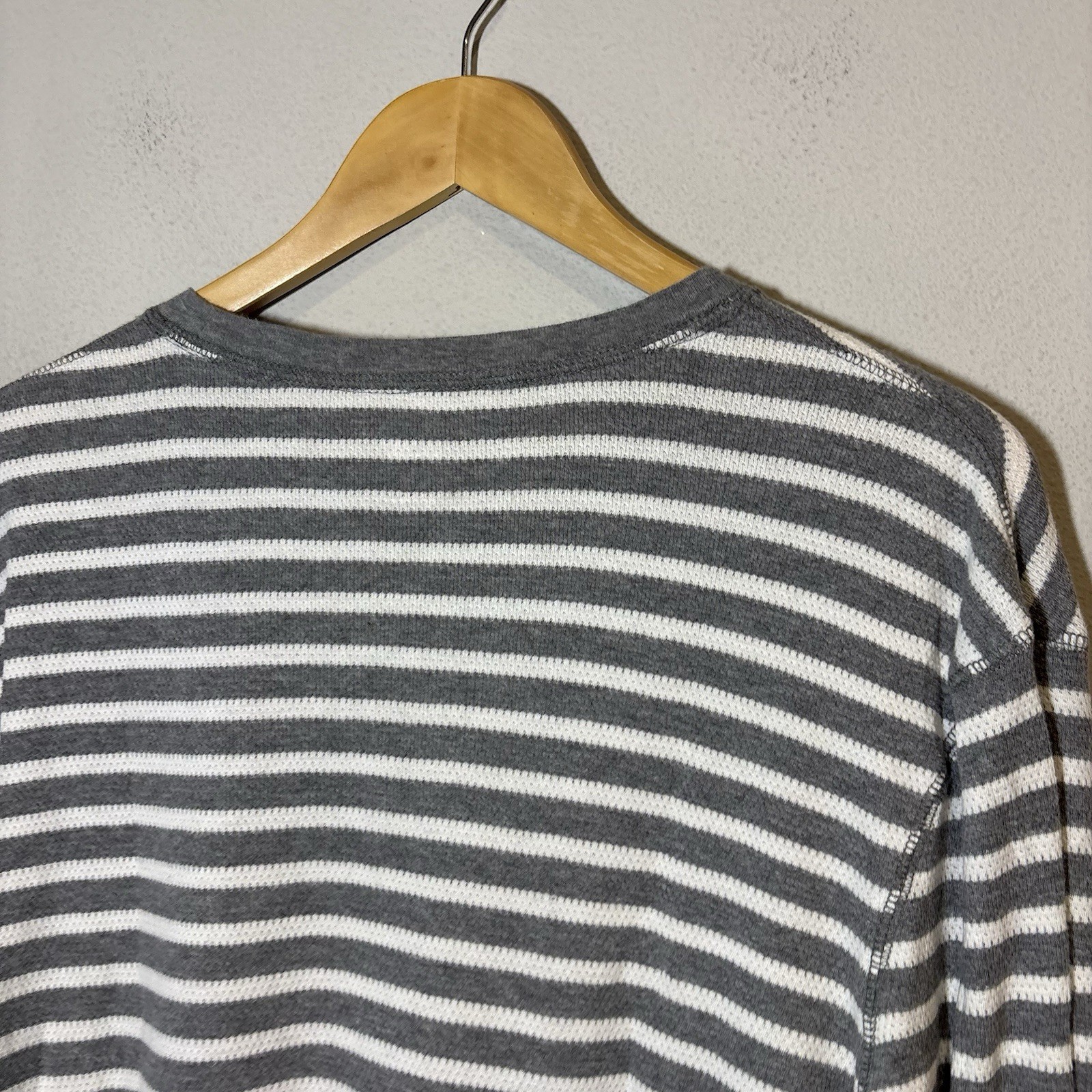 Mens Old Navy Rib Knit Shirt Size Large L/S Cotton Gray White Preppy Casual Y2K