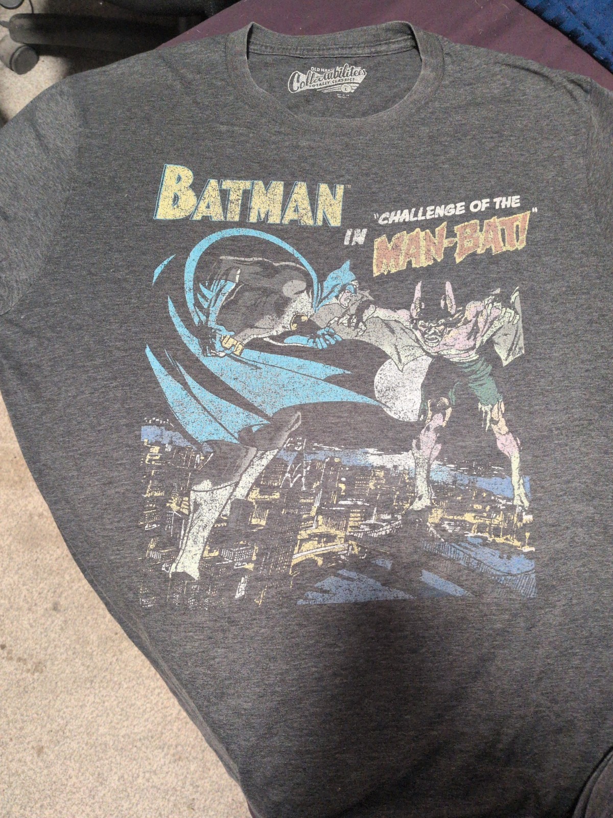 BATMAN in “Challenge Of The MAN-BAT!” T-Shirt M DC Comics