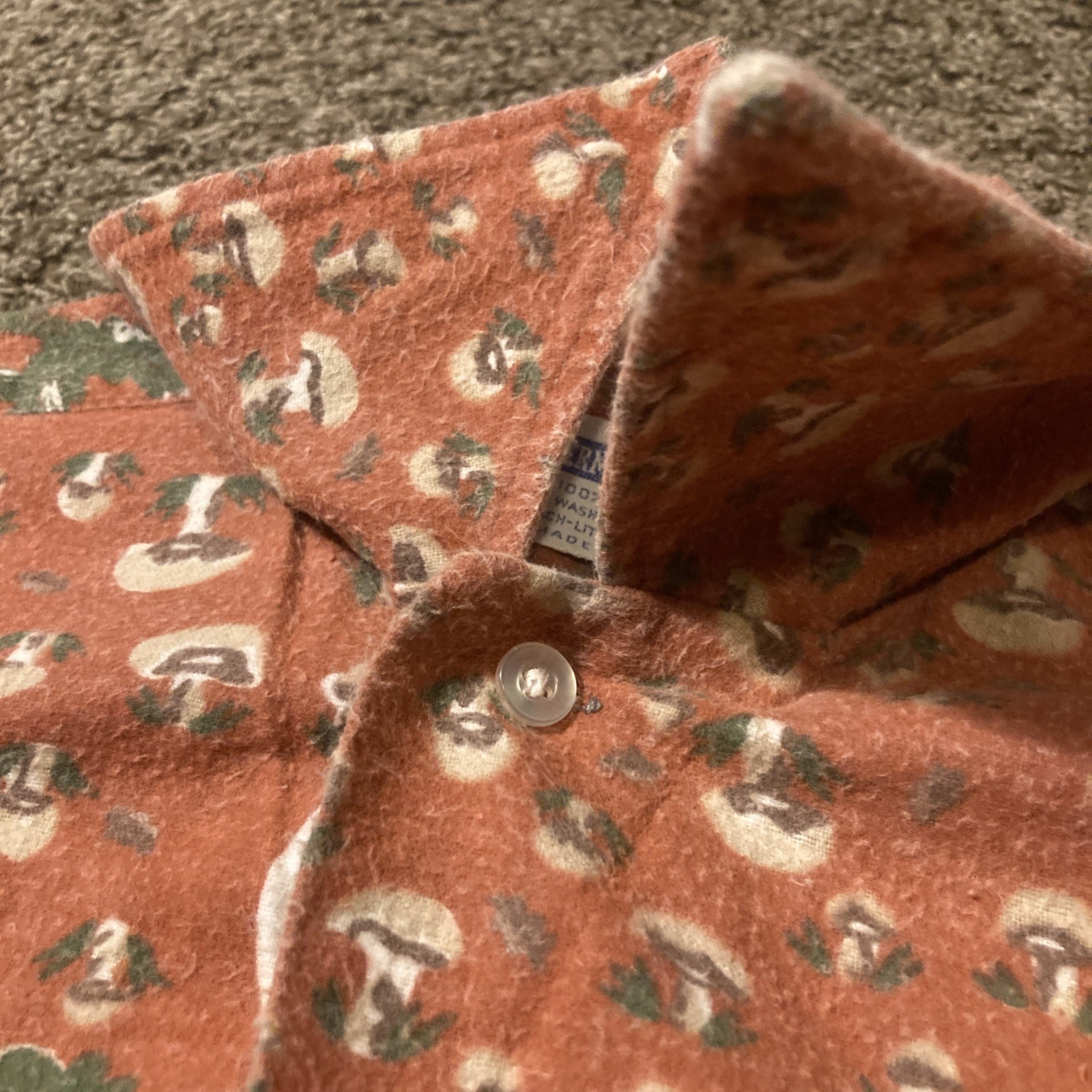 Vintage 70s Mushroom Squirrel Print Permanent Press Button Up Shirt M Cotton