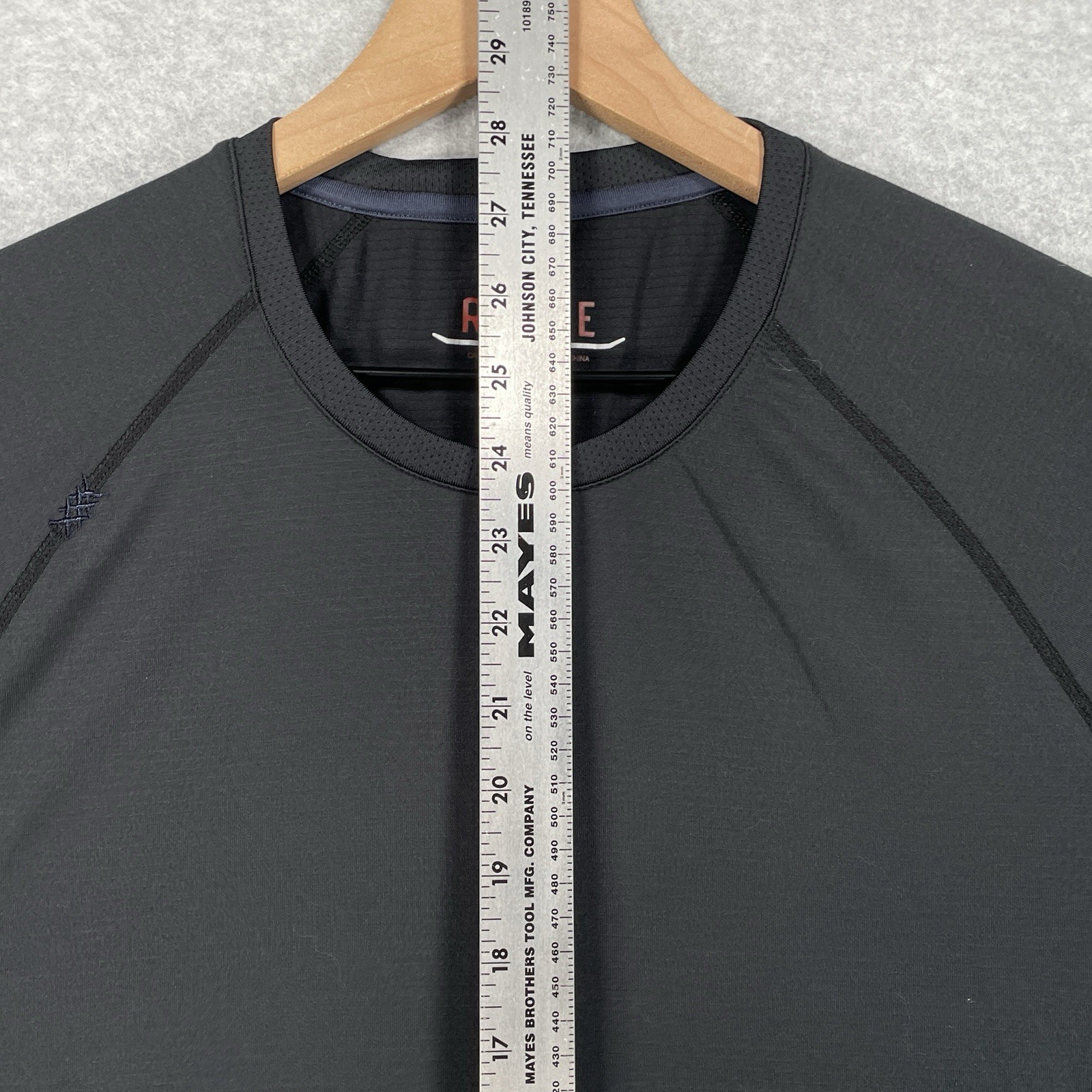 Rhone Shirt M Black Stretch Performance Gym Training Short Sleeve Crew Neck