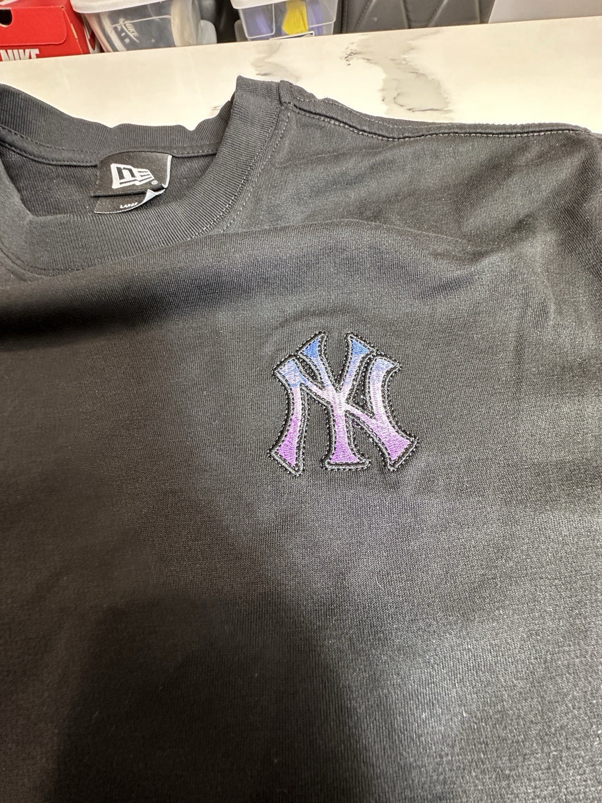 New Era MLB New York Yankees Black Embroidered Graphic T-Shirt Size L Baseball